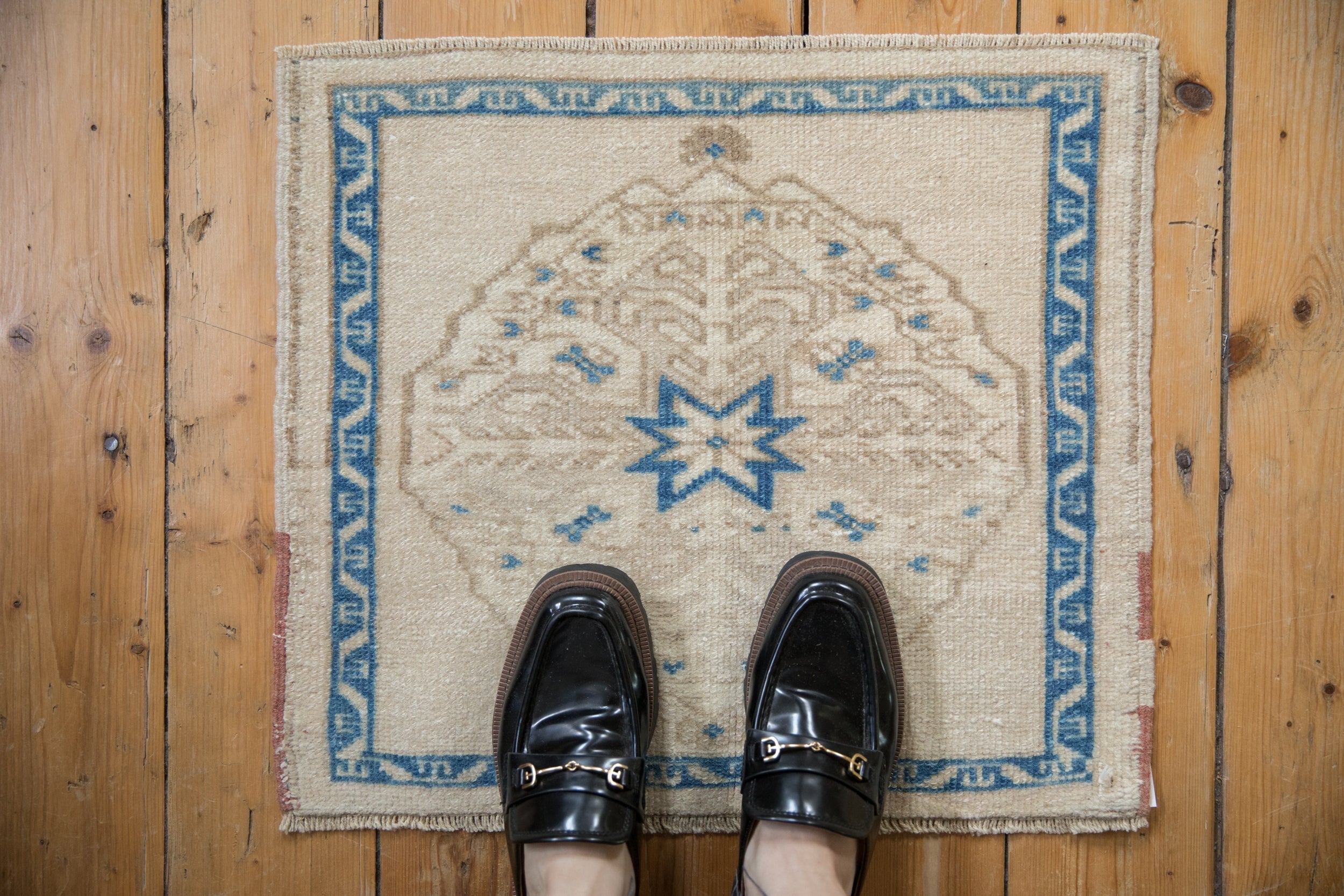 1.5x2 Vintage Distressed Oushak Square Rug Mat