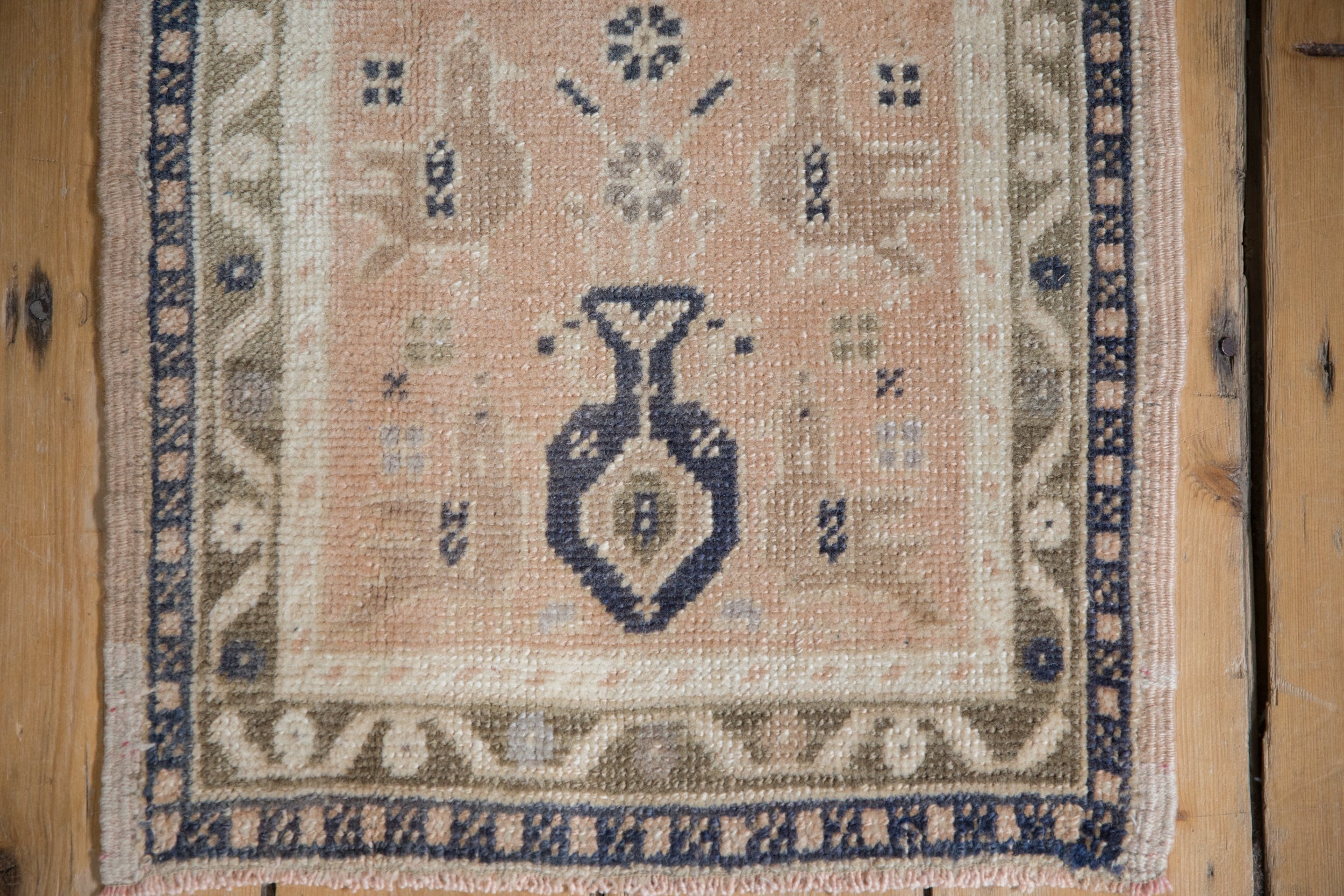 1.5x1.5 Vintage Distressed Oushak Square Rug Mat