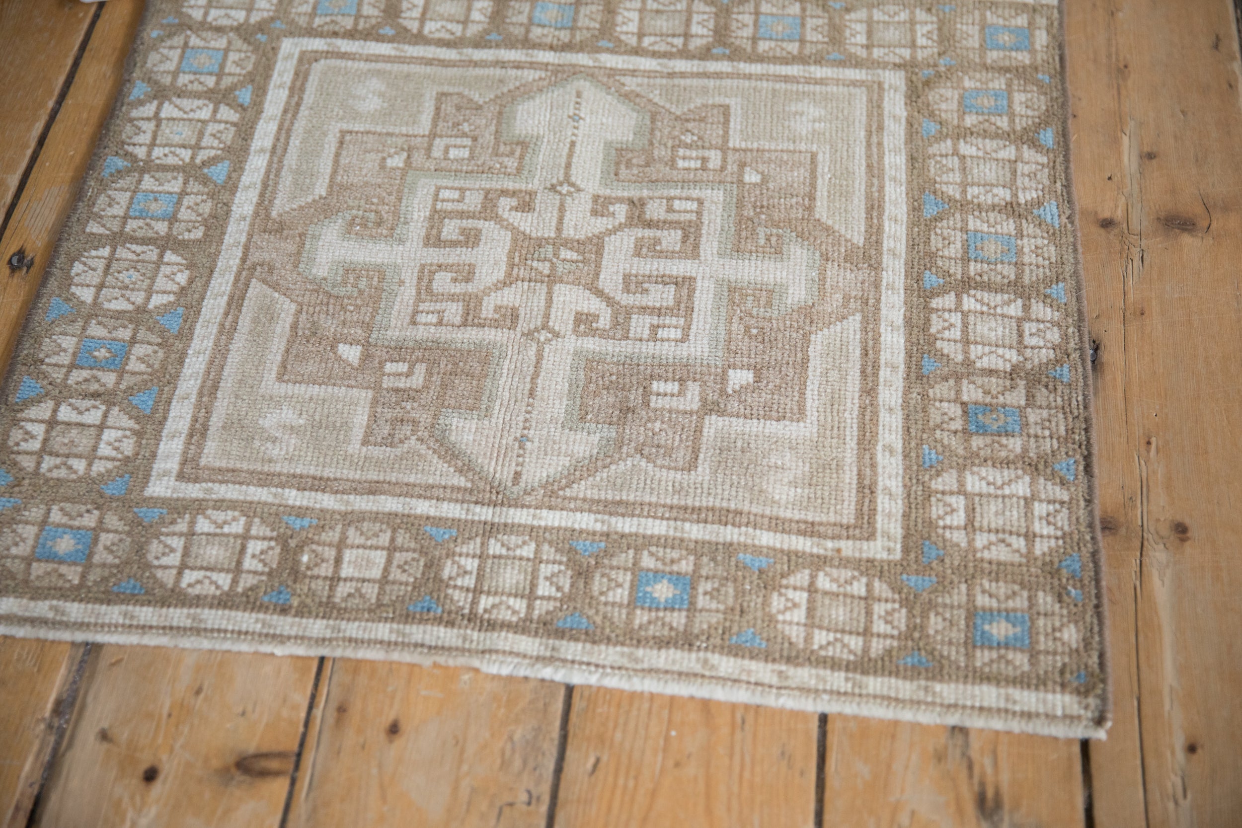2x2.5 Vintage Distressed Oushak Square Rug Mat