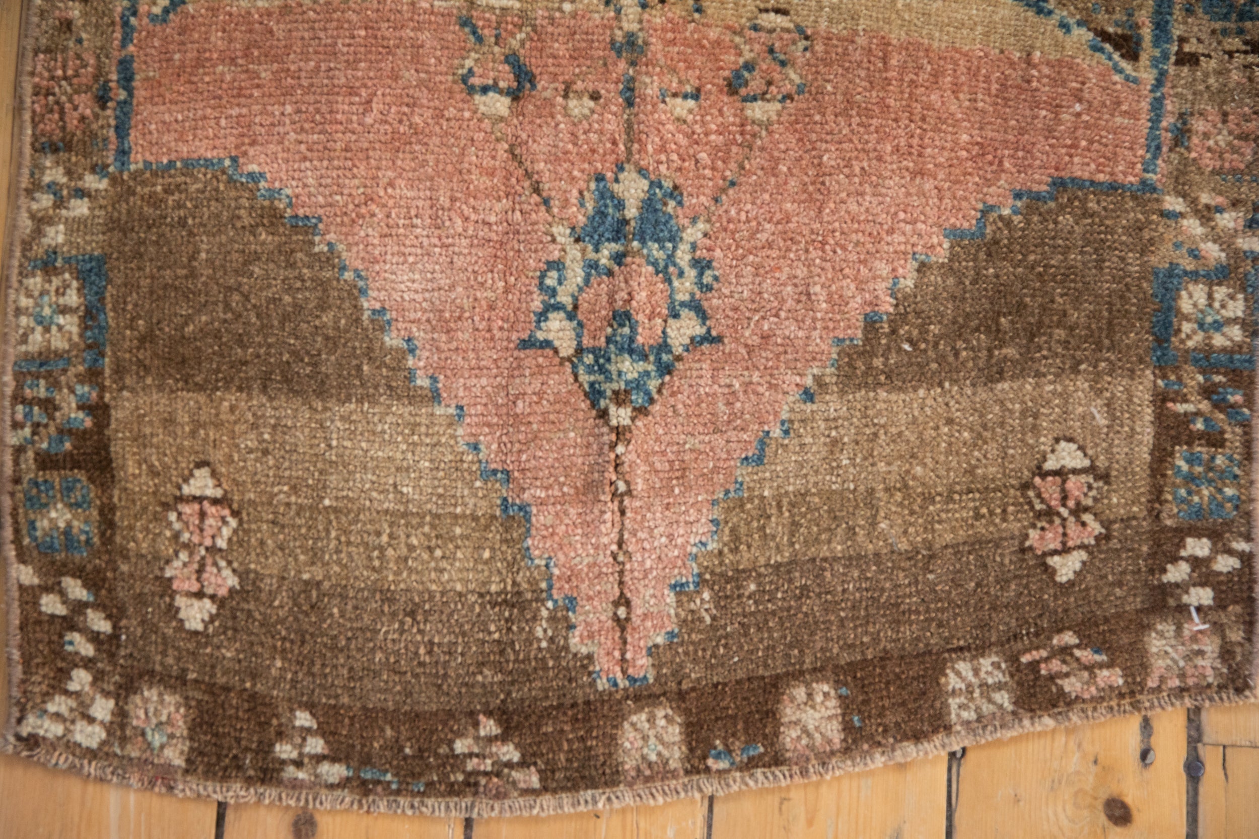 2.5x3.5 Vintage Distressed Kars Rug