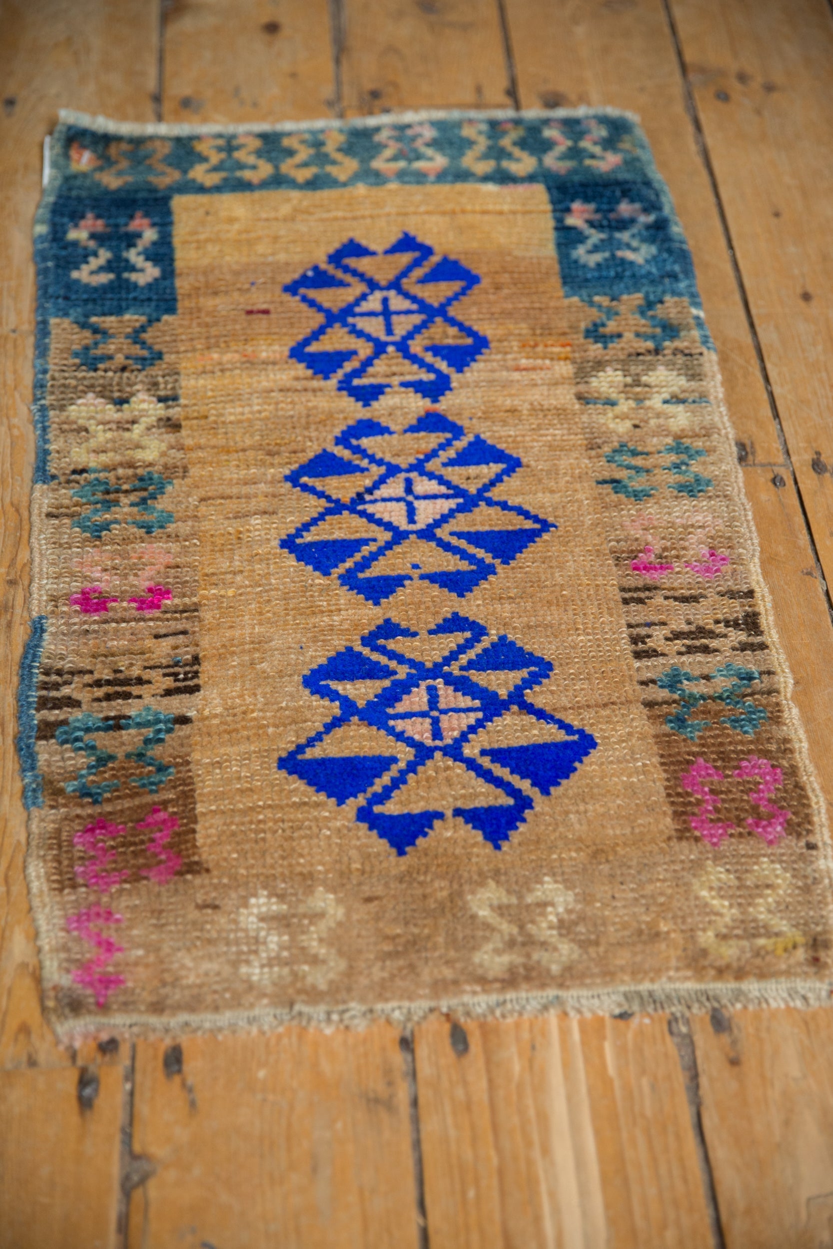 1.5x2.5 Vintage Distressed Kars Rug Mat