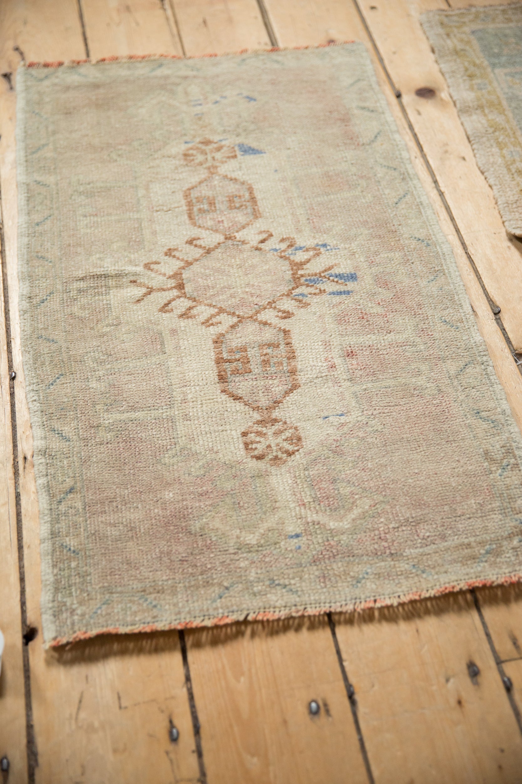 1.5x3 Vintage Distressed Oushak Rug Mat