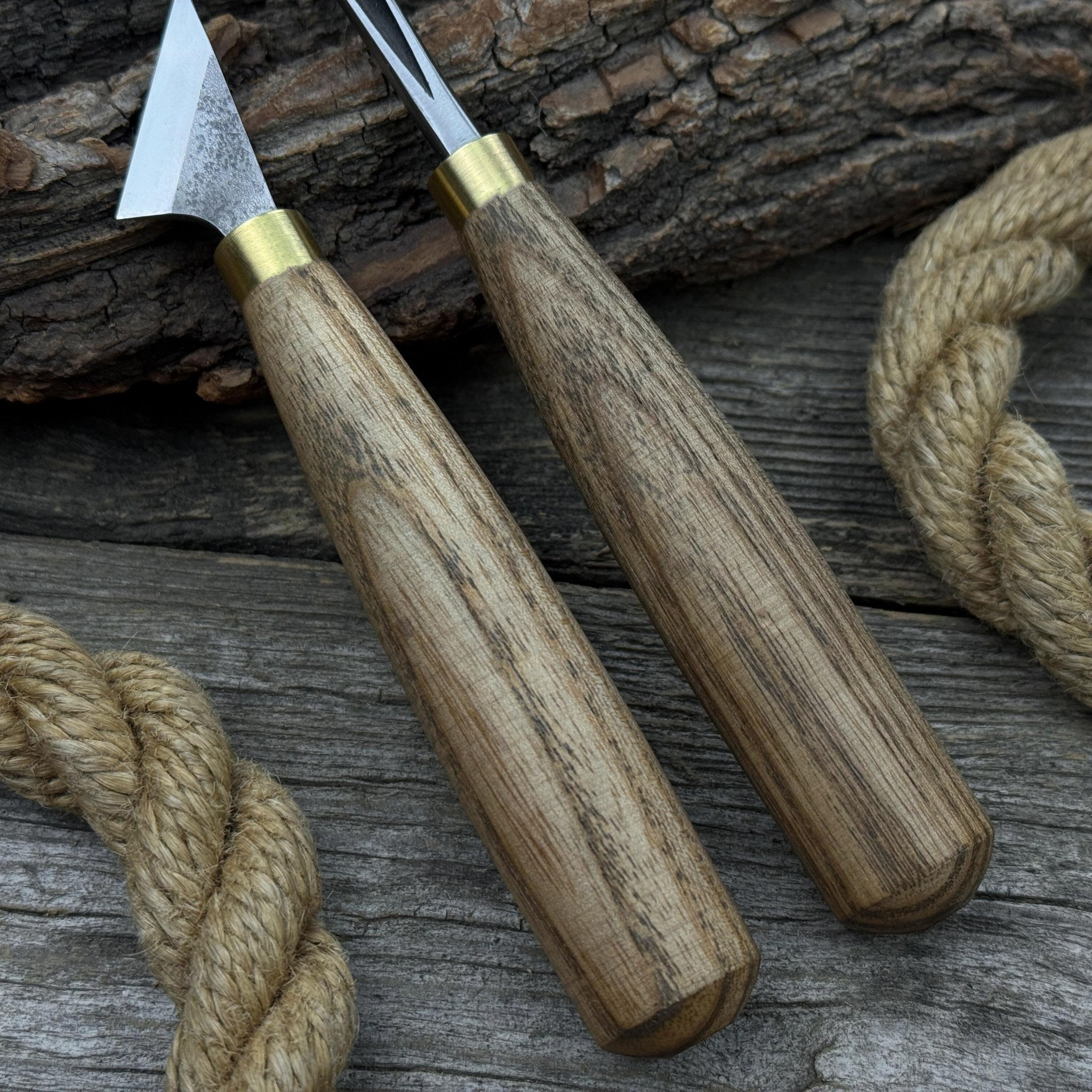 3-piece wood carving tool set with leather strop including chip carving knife and V-parting chisel
