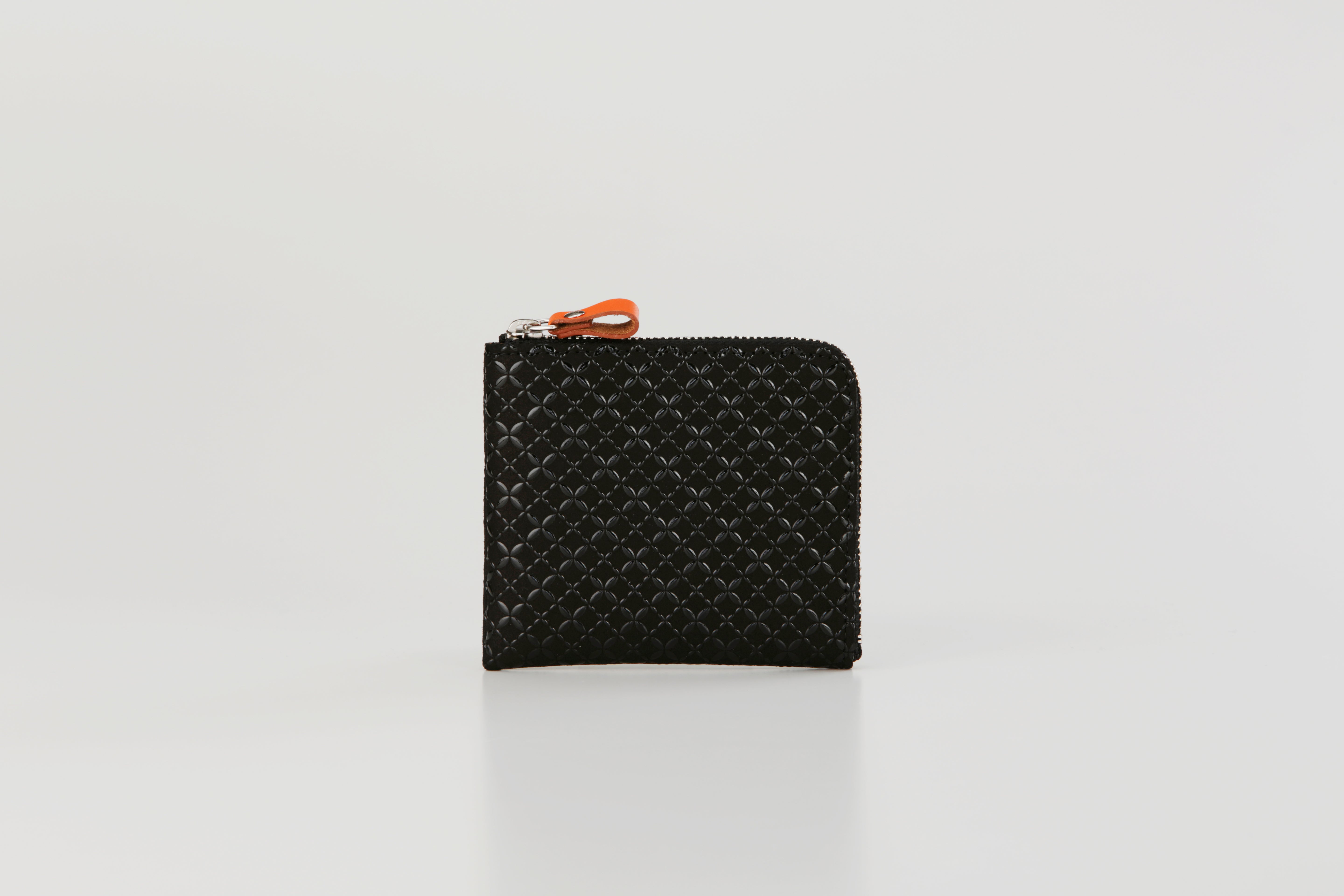 HISOKA New Seven Treasures coin purse in black leather with zipper closure and patterned exterior