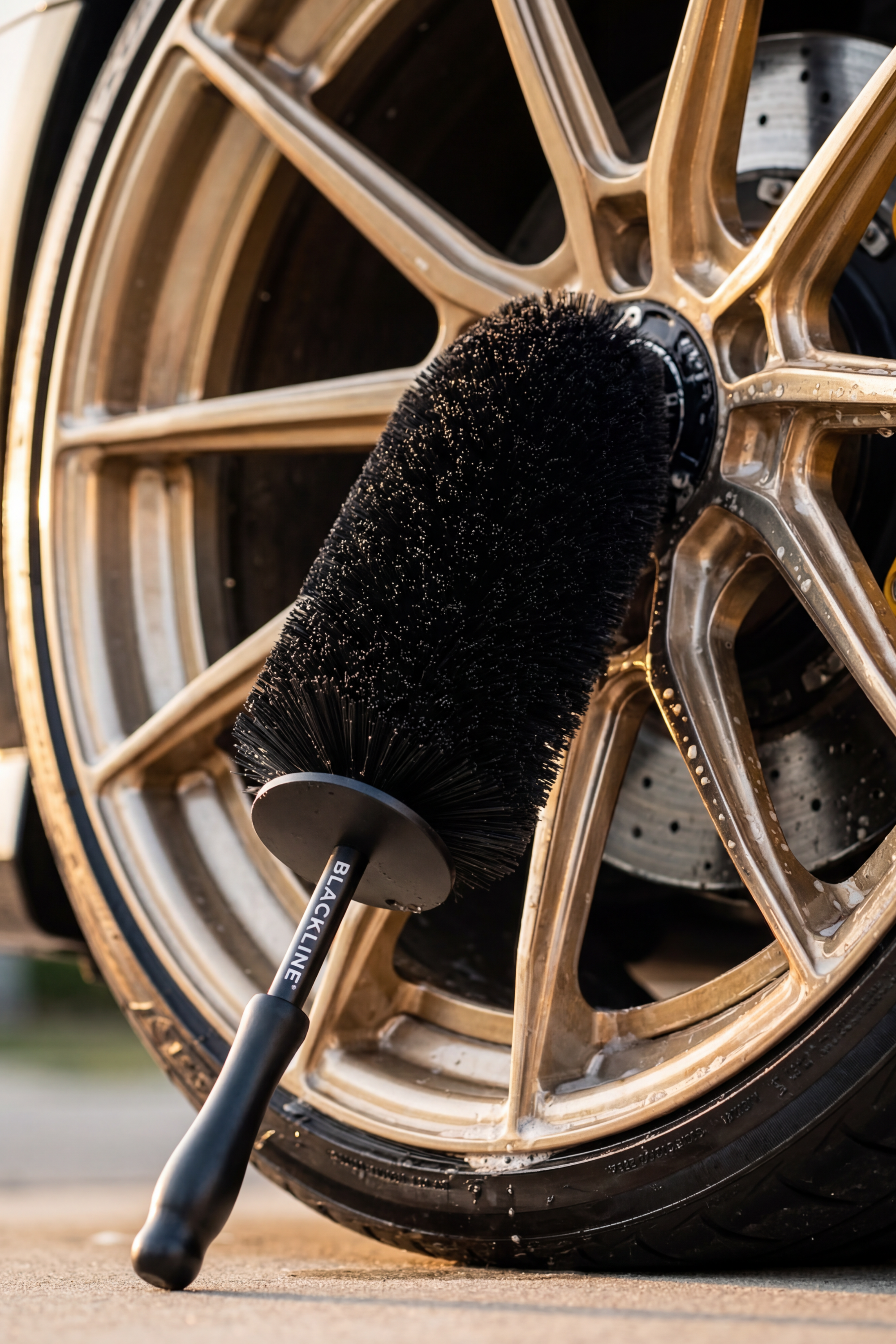 BLACKLINE® Wheel Barrel Brush