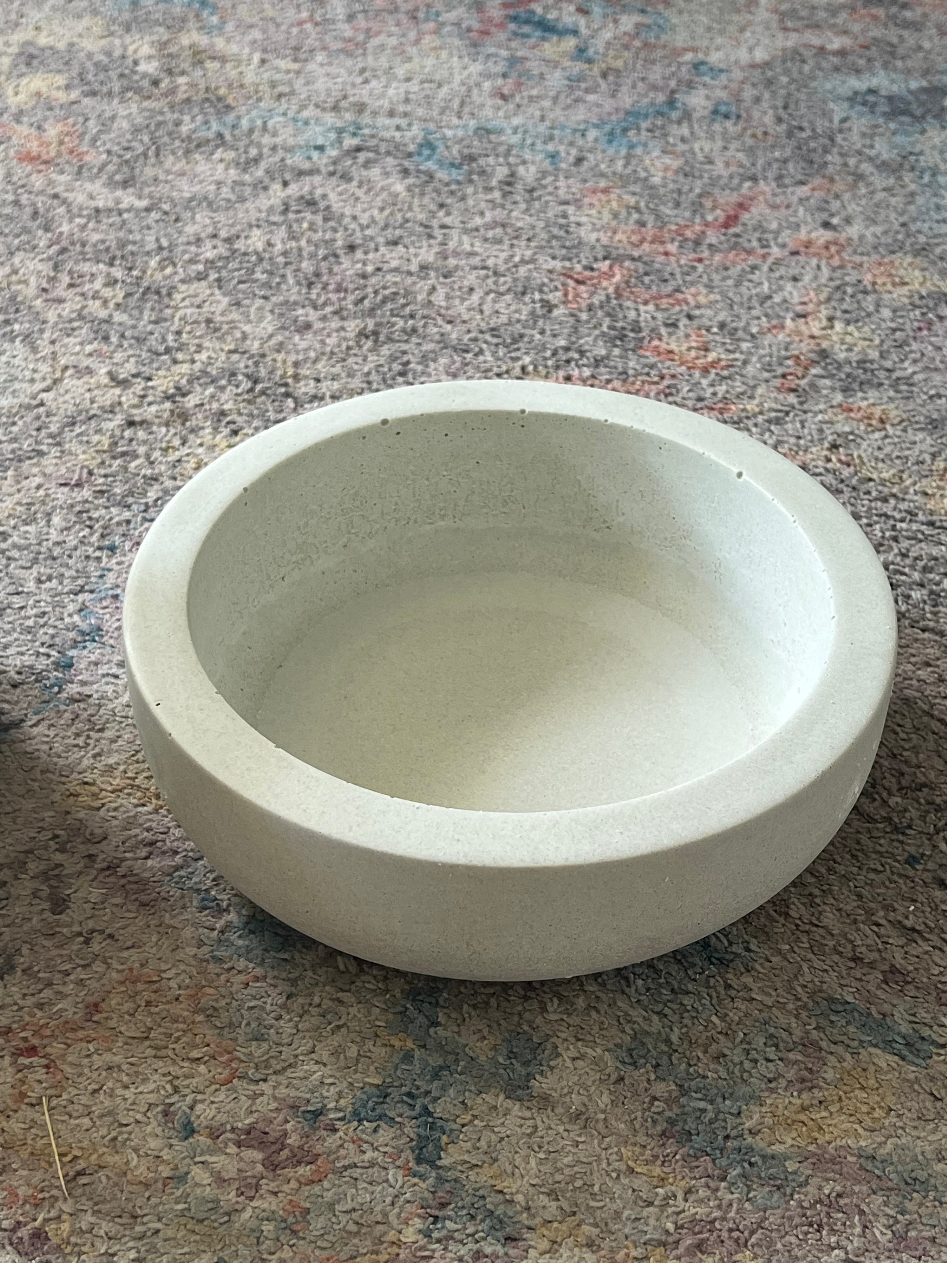 Vela Classic Candle Vessel in White and Charcoal, handcrafted concrete candle container