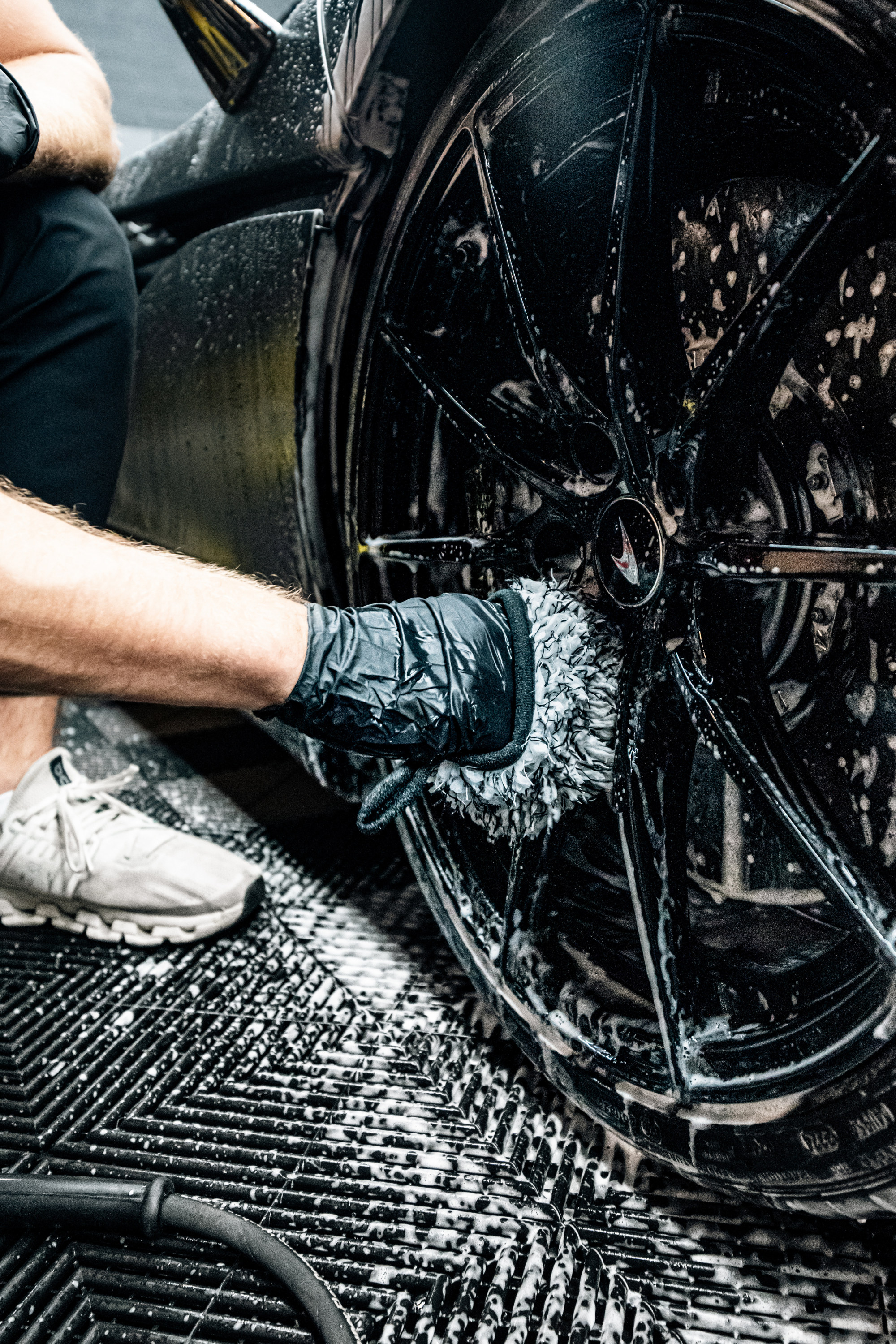 BLACKLINE® MICROFIBER WHEEL MITT by Blackline Car Care - product image 4 for Resin Society