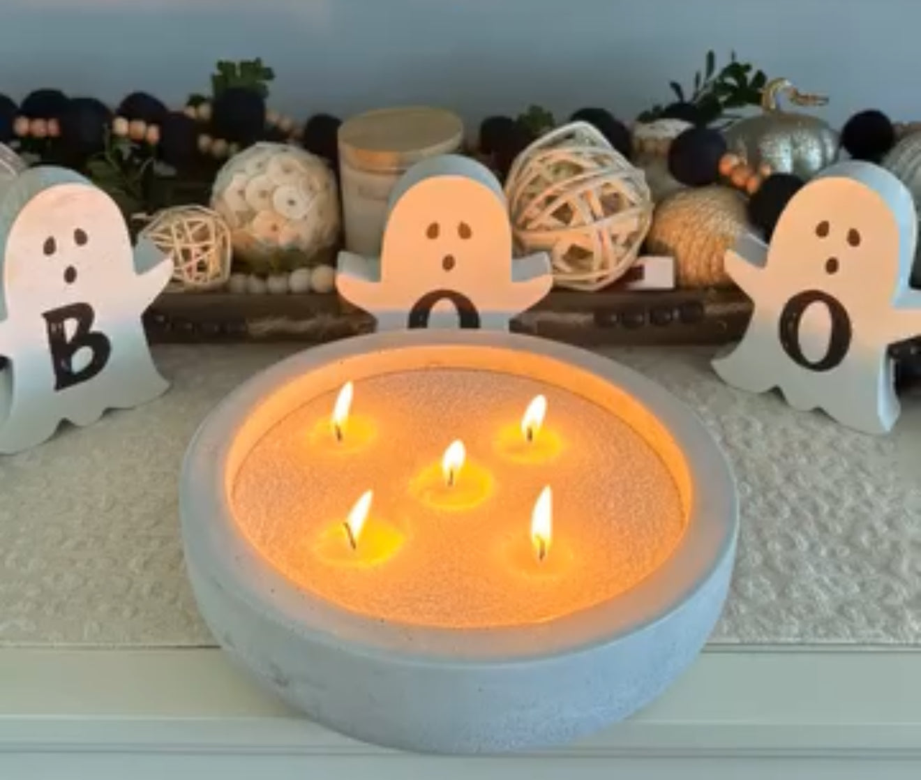 Vela Classic Candle Vessel in White and Charcoal, handcrafted concrete candle container