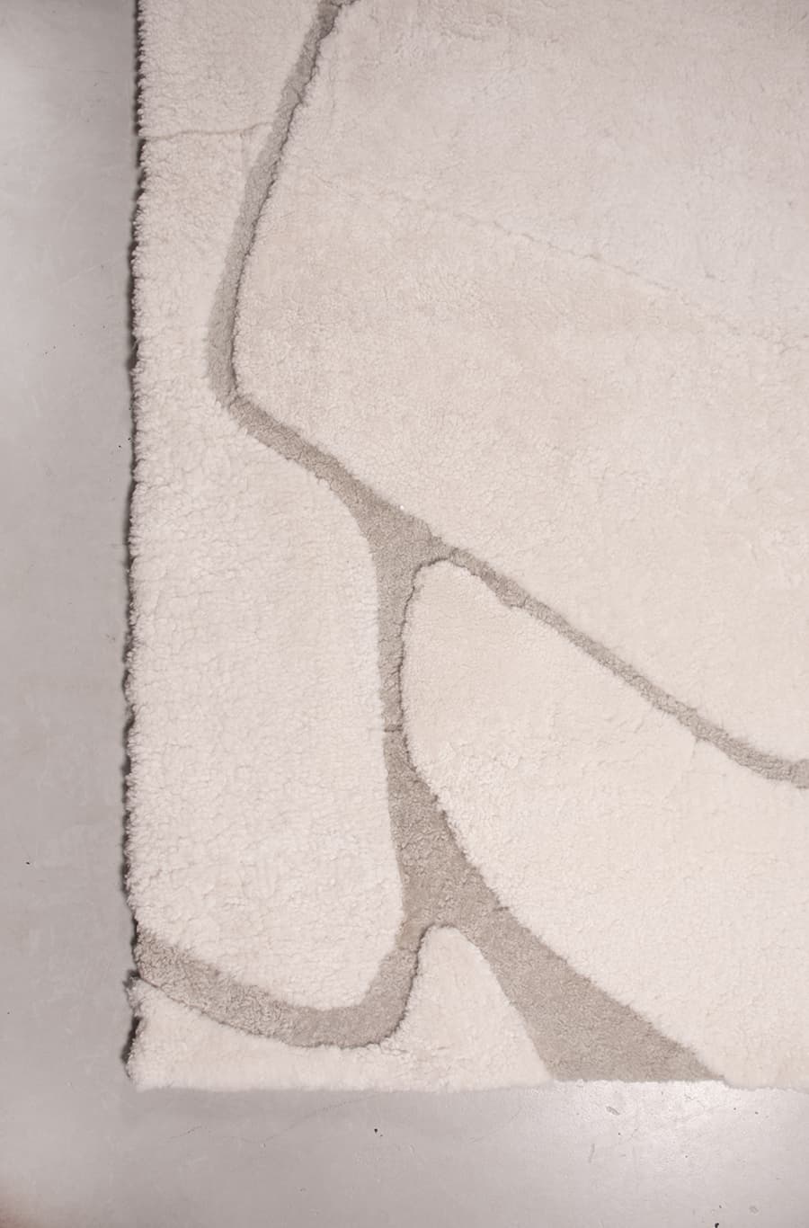 Glimpse – White Sheepskin Rug by Homelosophy