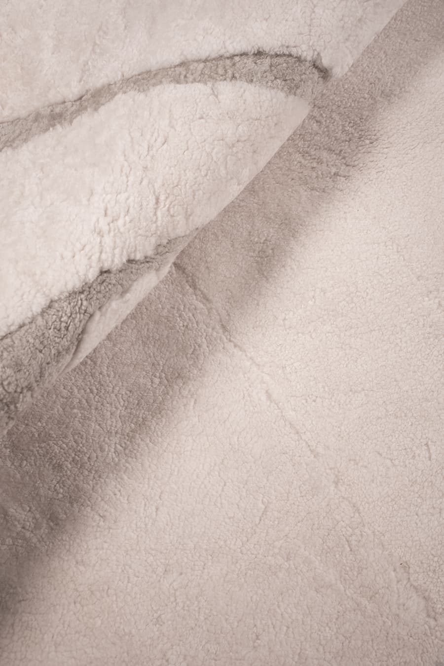 Glimpse – White Sheepskin Rug by Homelosophy