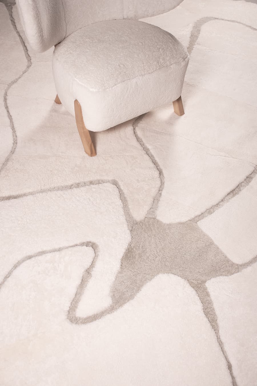 Glimpse – White Sheepskin Rug by Homelosophy