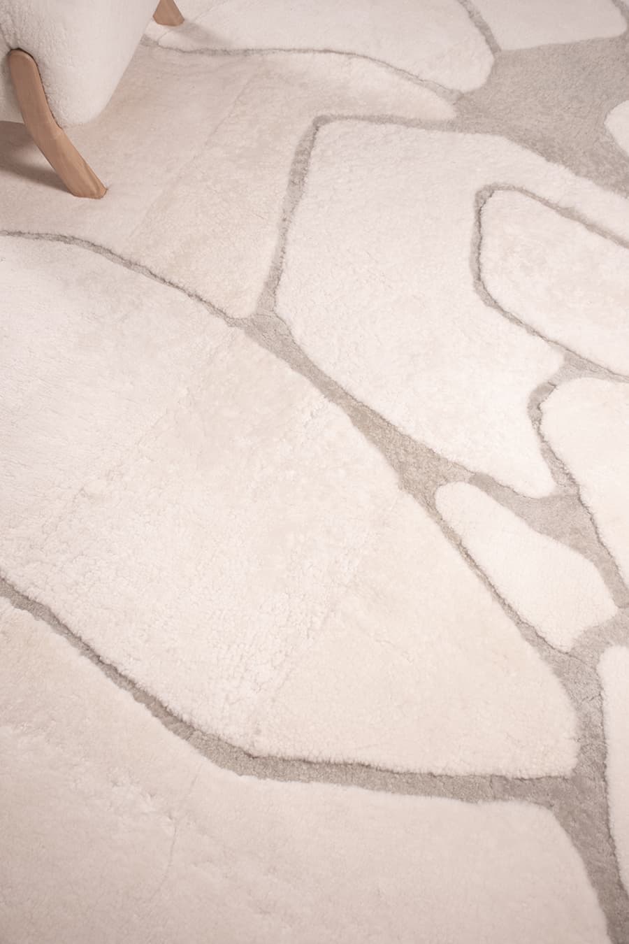 Glimpse – White Sheepskin Rug by Homelosophy