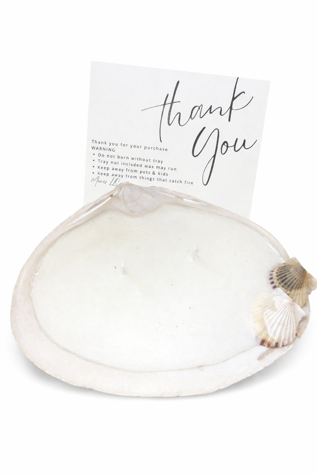 XL candle with mini scallops decorative design