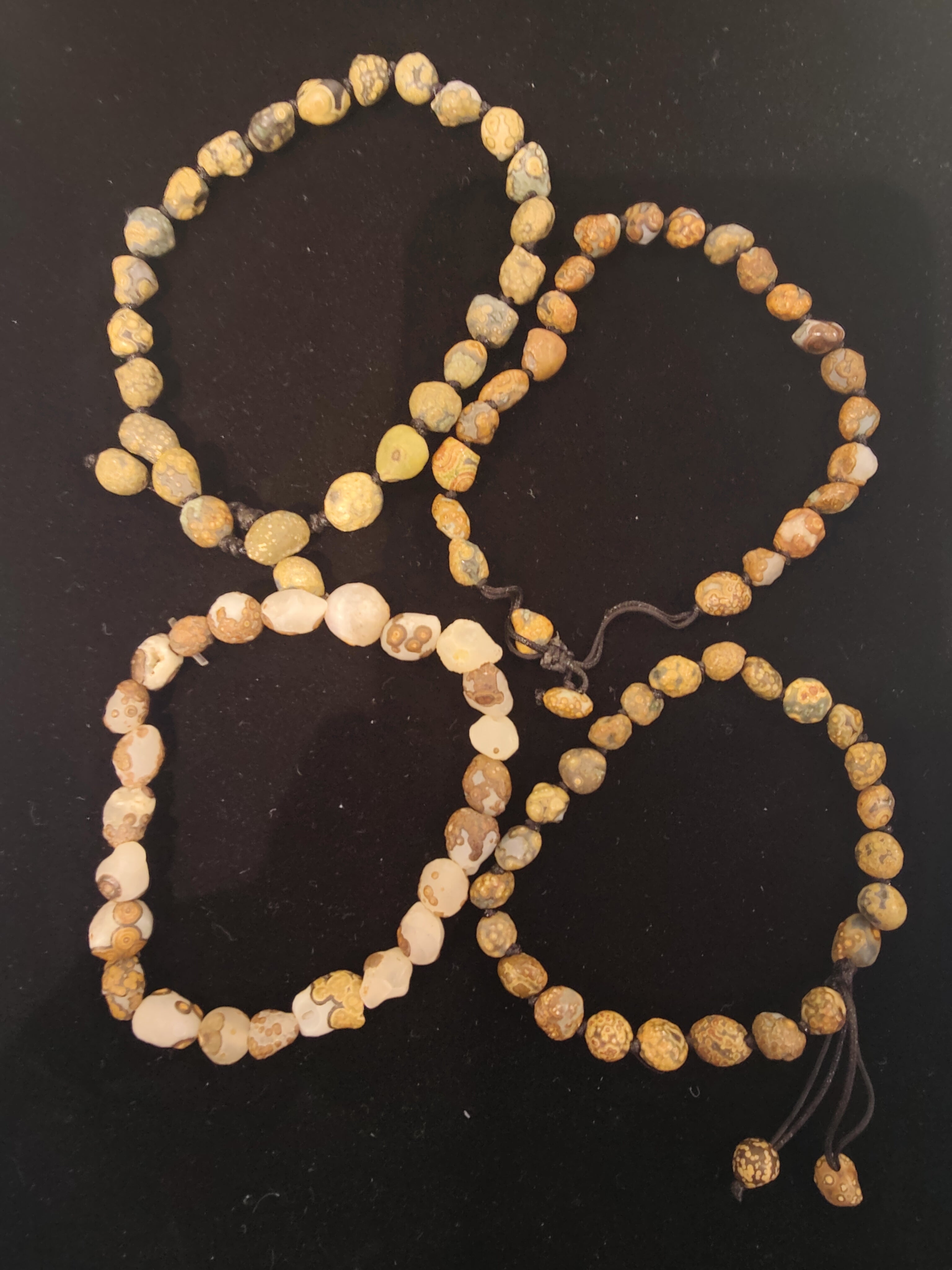 Zhuozi Mountain Eye Agate Beaded Bracelet showing polished, rounded agate beads with earthy tones on a neutral fabric background