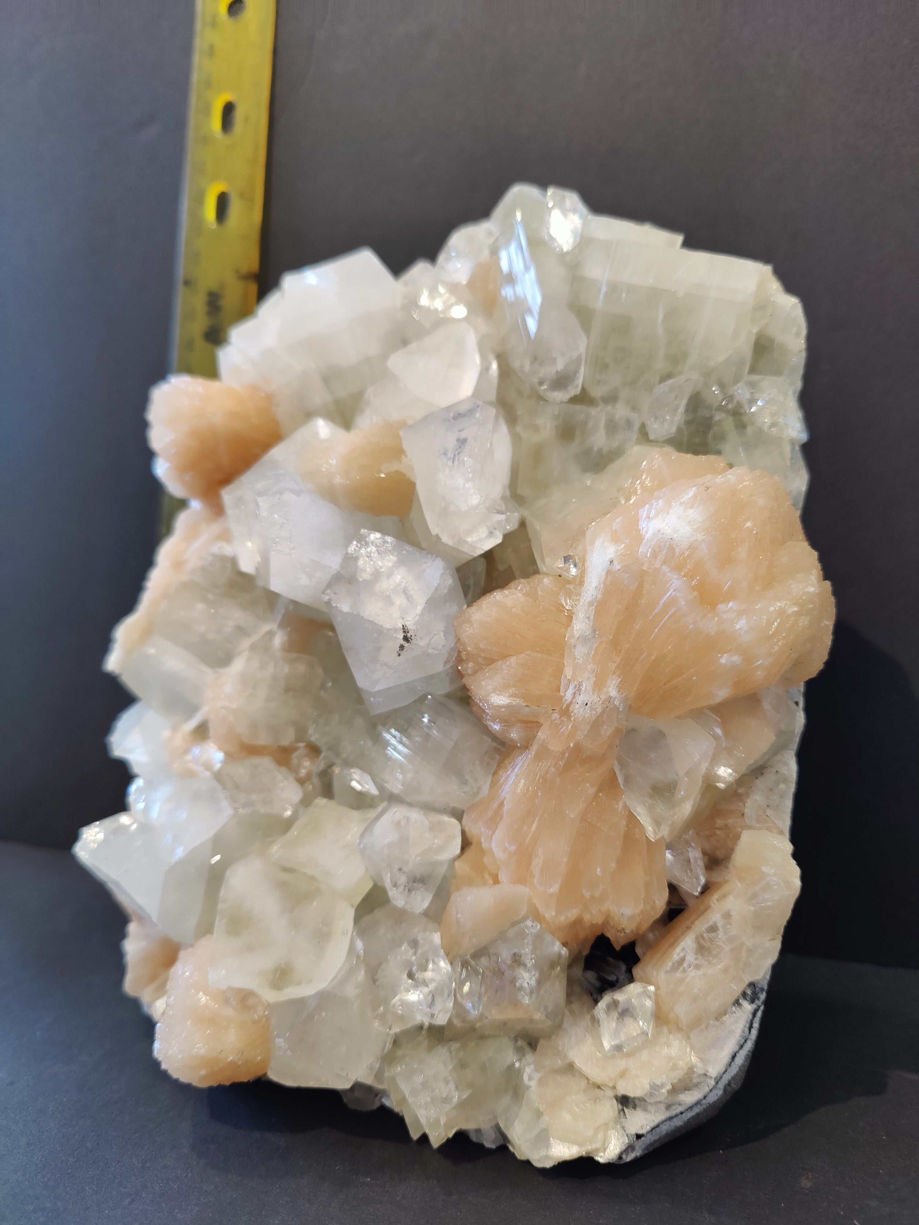 Apophyllite Cabinet Specimen 3,555g