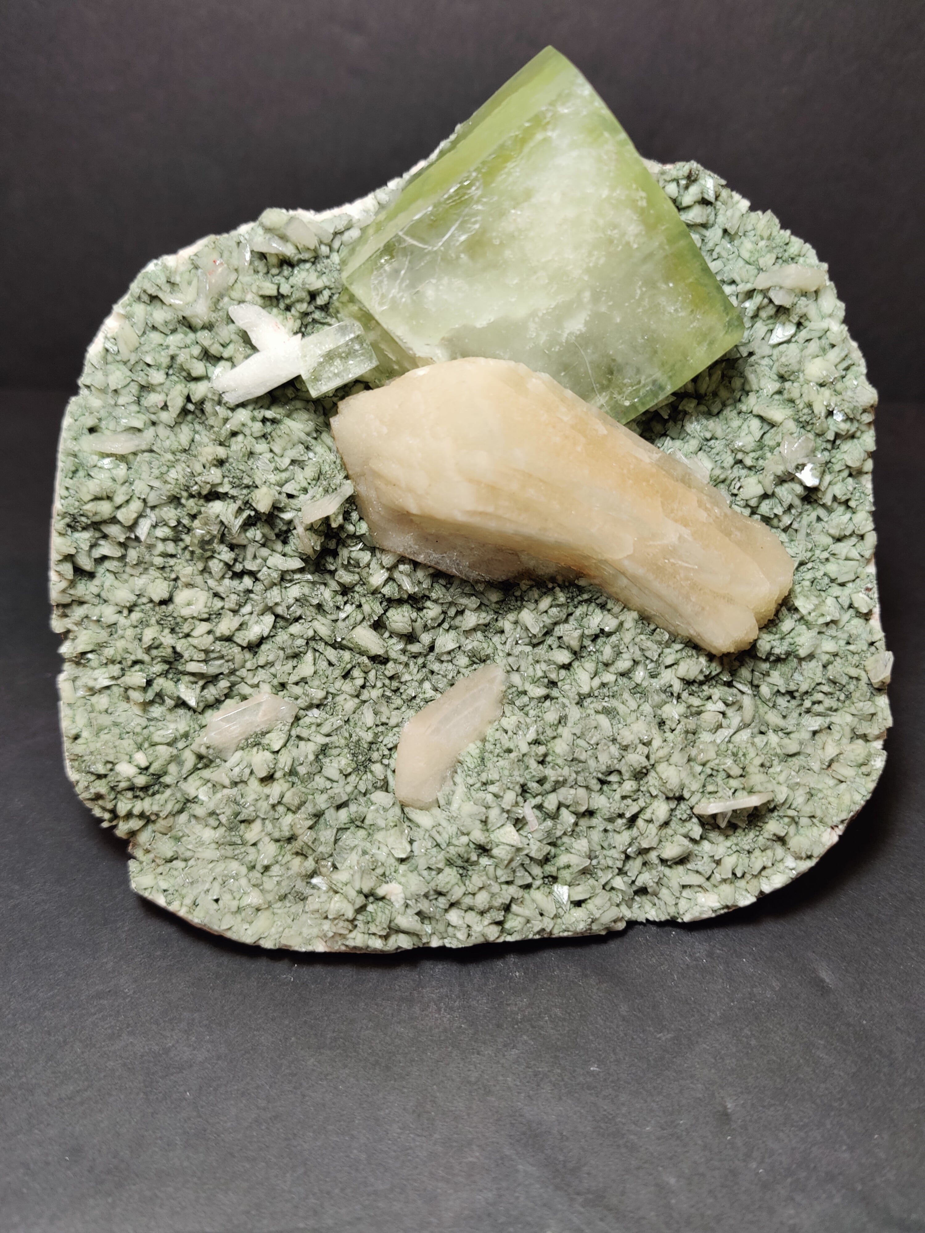 Green Apophyllite Cubes by Rare Earth Gallery - product image 4 for Resin Society