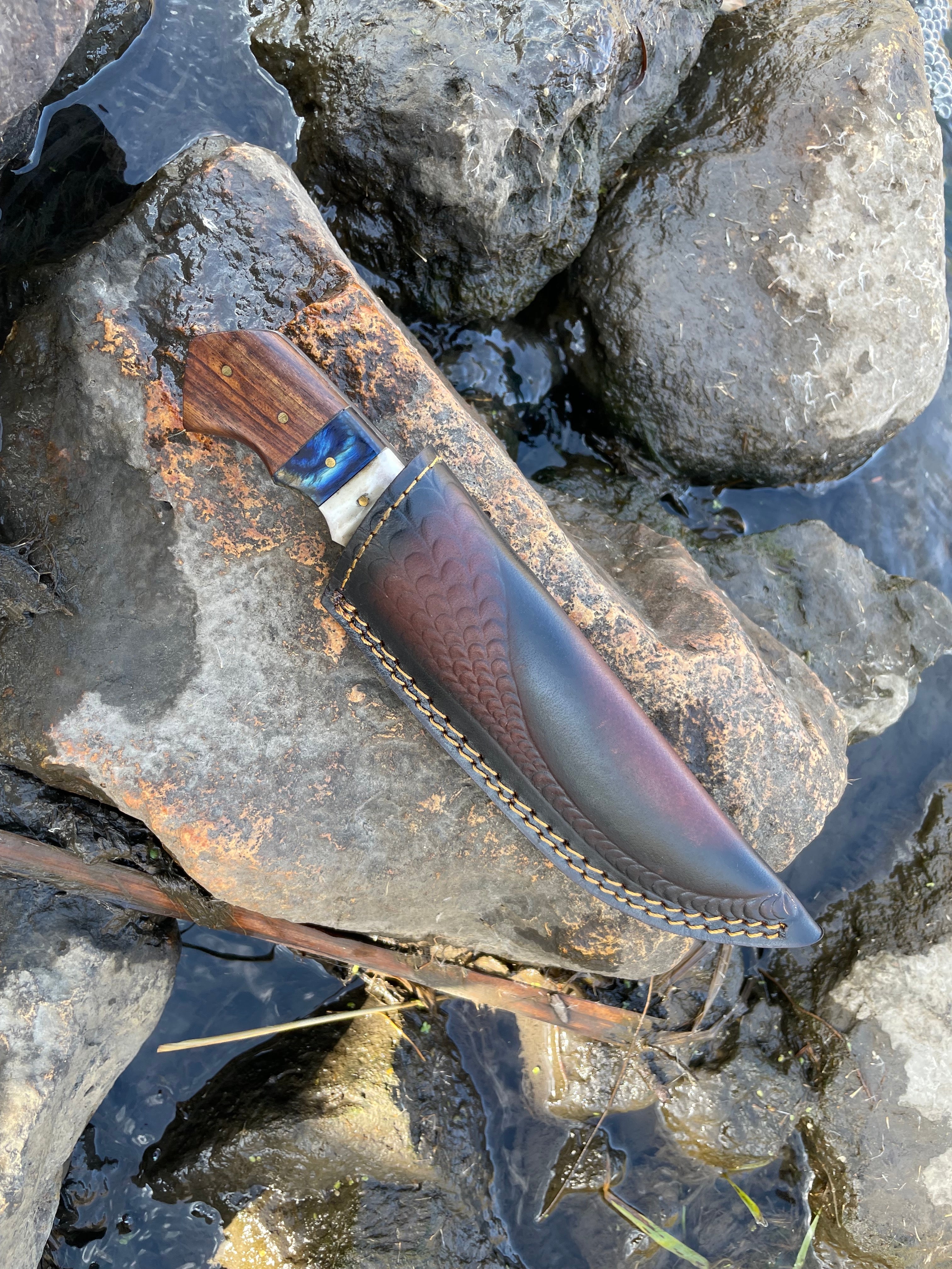 Handmade High Carbon Damascus Steel Hunting Knife/leather sheath, finger grooves TK-031 detail image - Resin Society