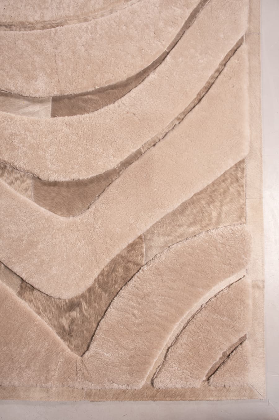 OMBRÉ – Custom Made Shearling and Cowhide Rug by Homelosophy
