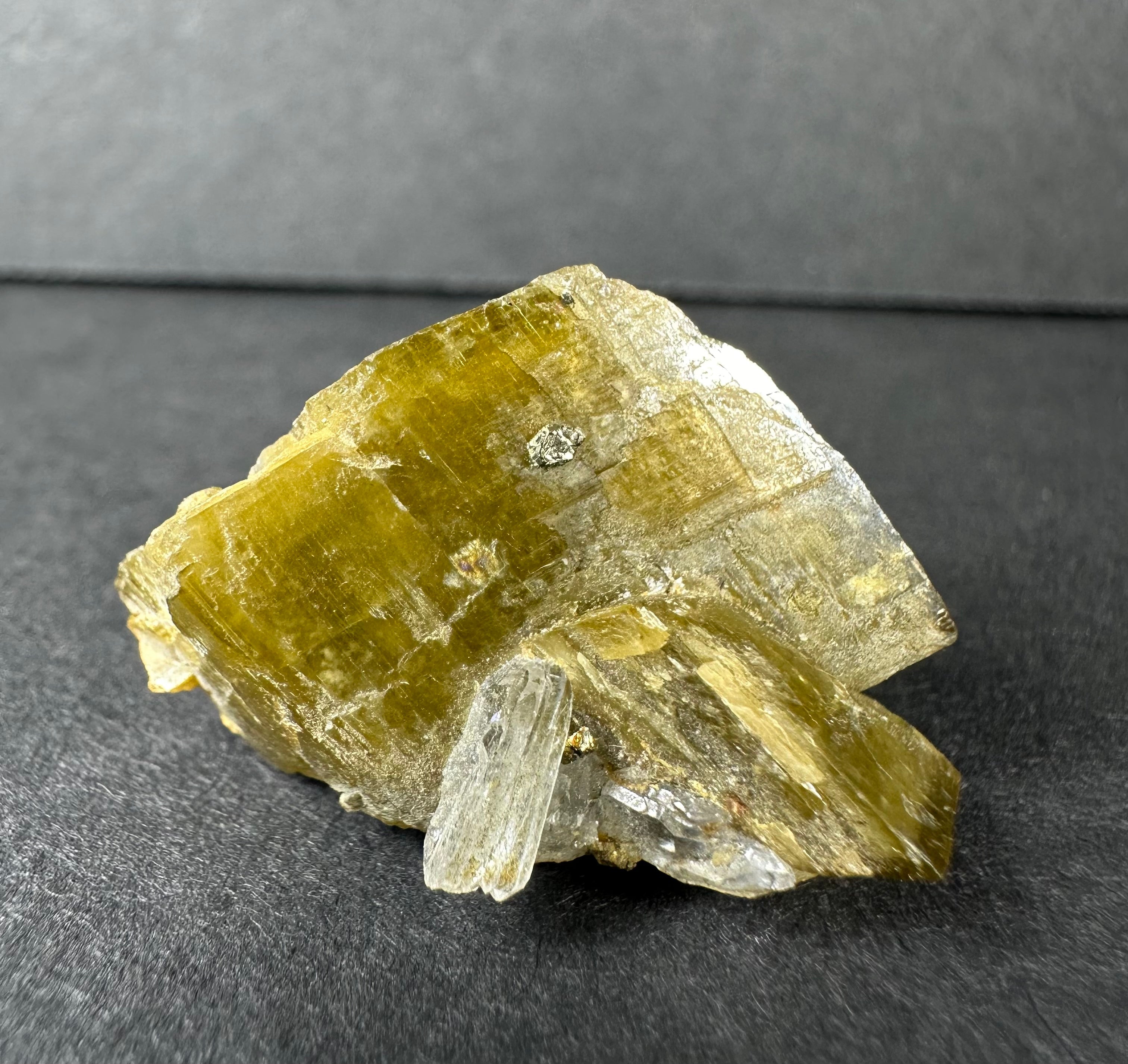Diamond Quartz on Siderite
