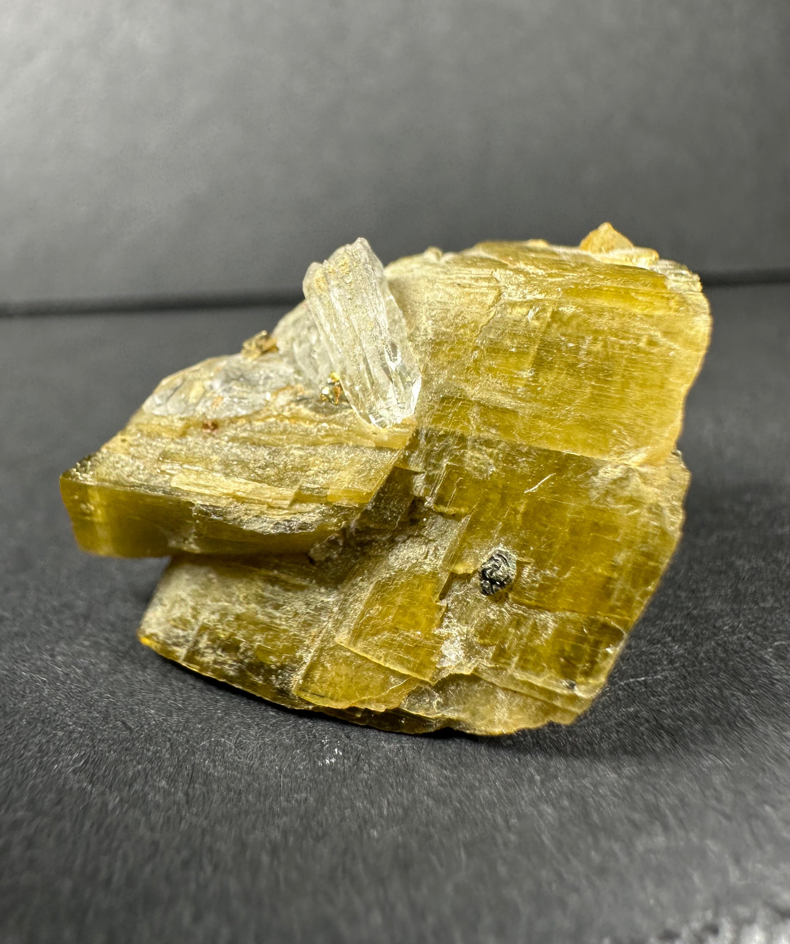 Diamond Quartz on Siderite