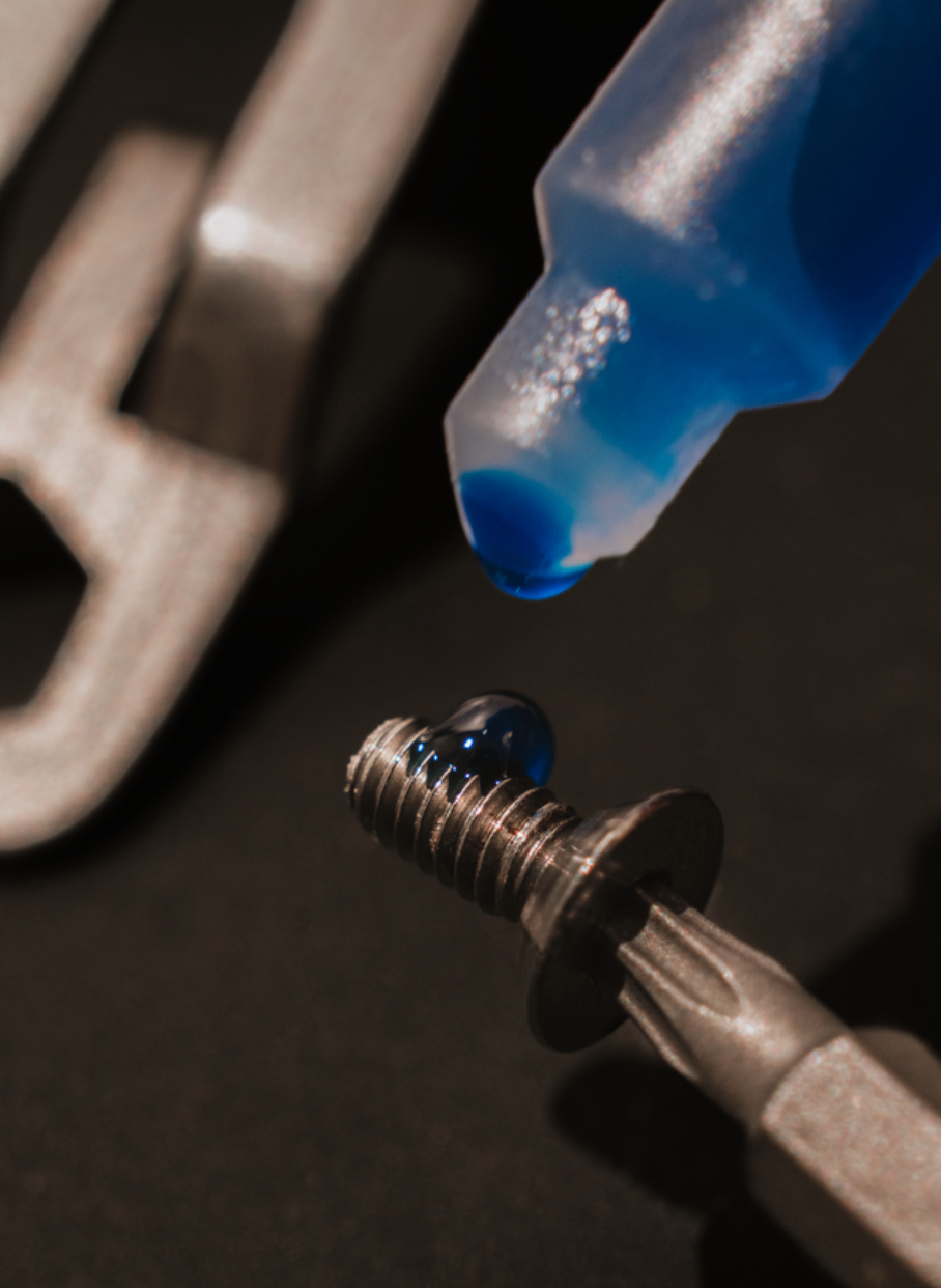 KPL *OIL TOLERANT* - Blue Medium Strength Pocketknife Threadlocker - Large Blue 10ml detail image - Resin Society