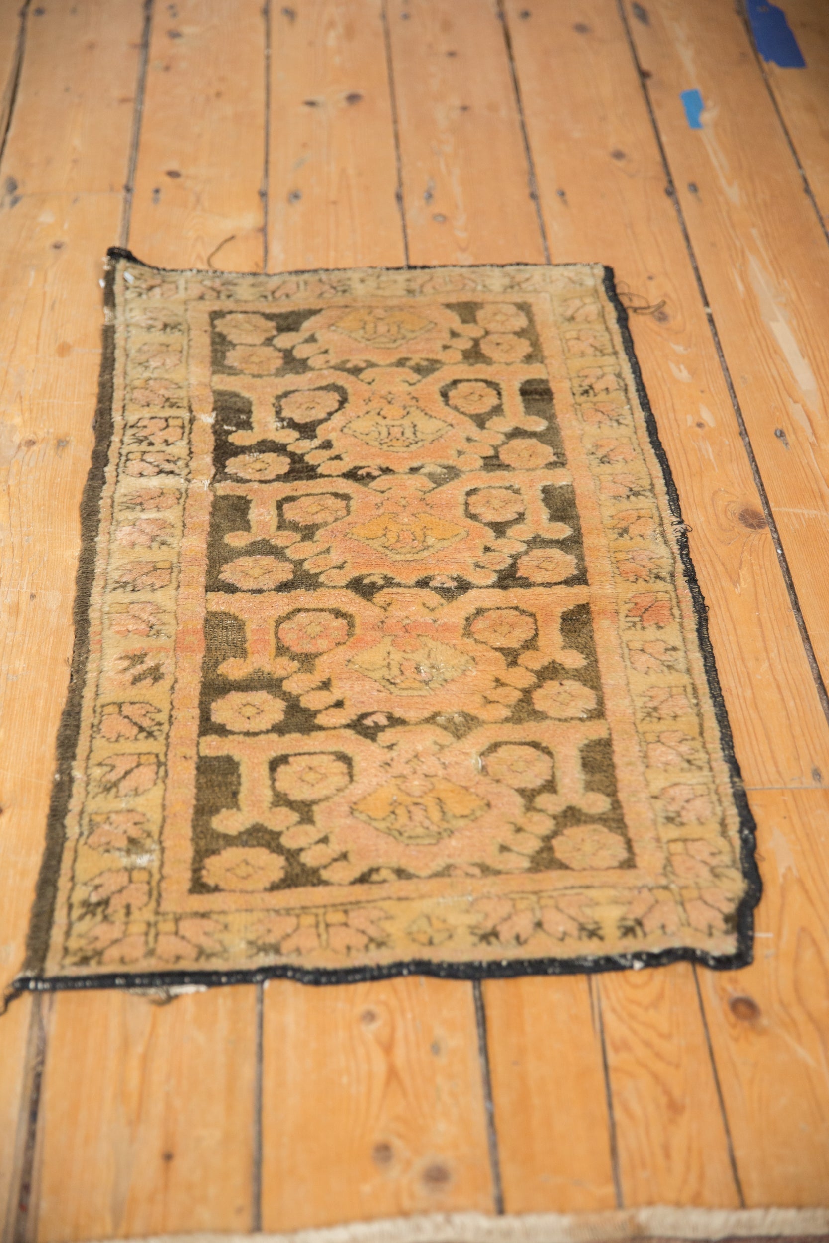1.5x3 Vintage Distressed Fragment Kars Rug Mat