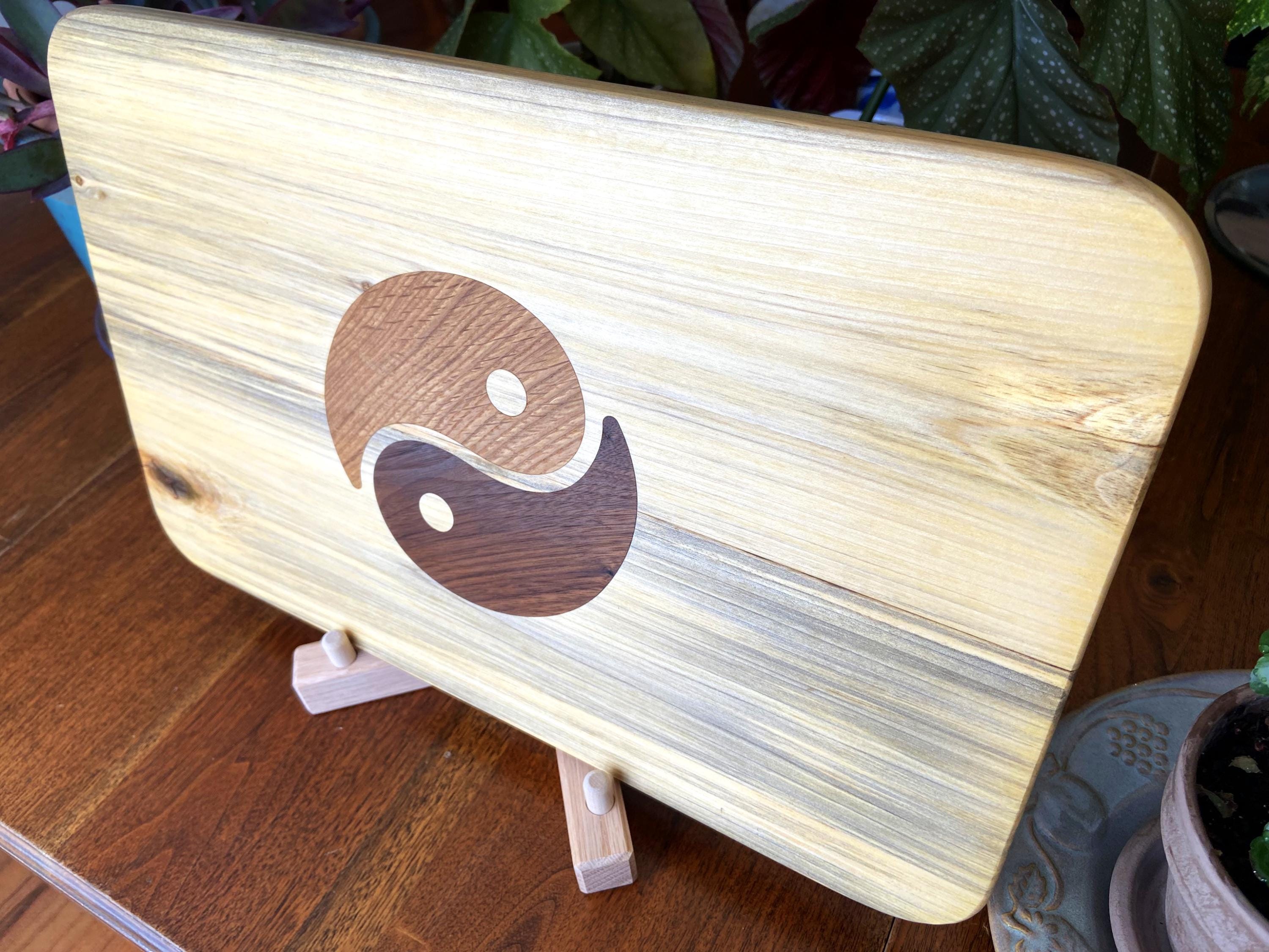Poplar charcuterie board with Yin Yang inlay made from white oak and Peruvian walnut