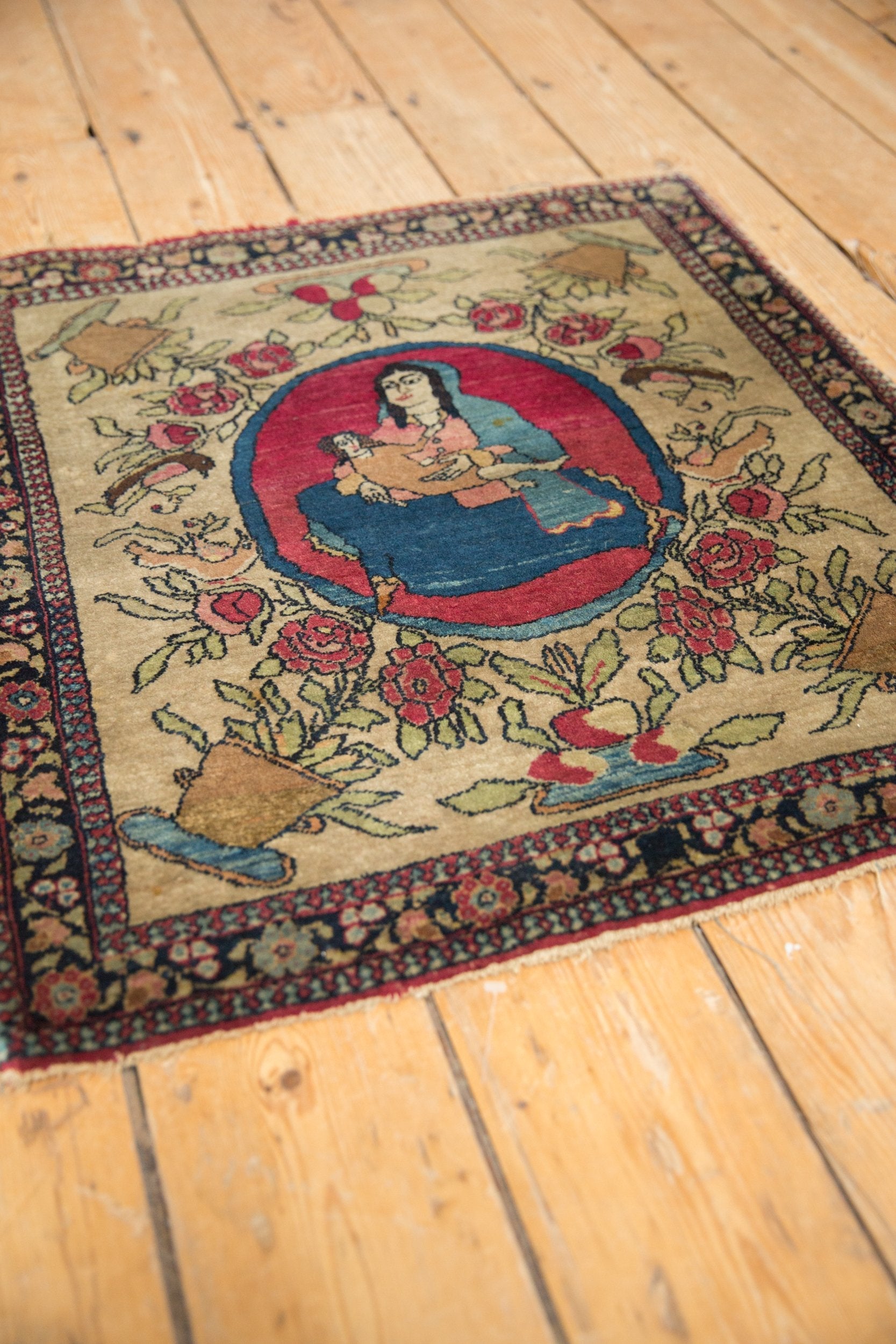 2x2.5 Antique Pictorial Isfahan Square Rug Mat
