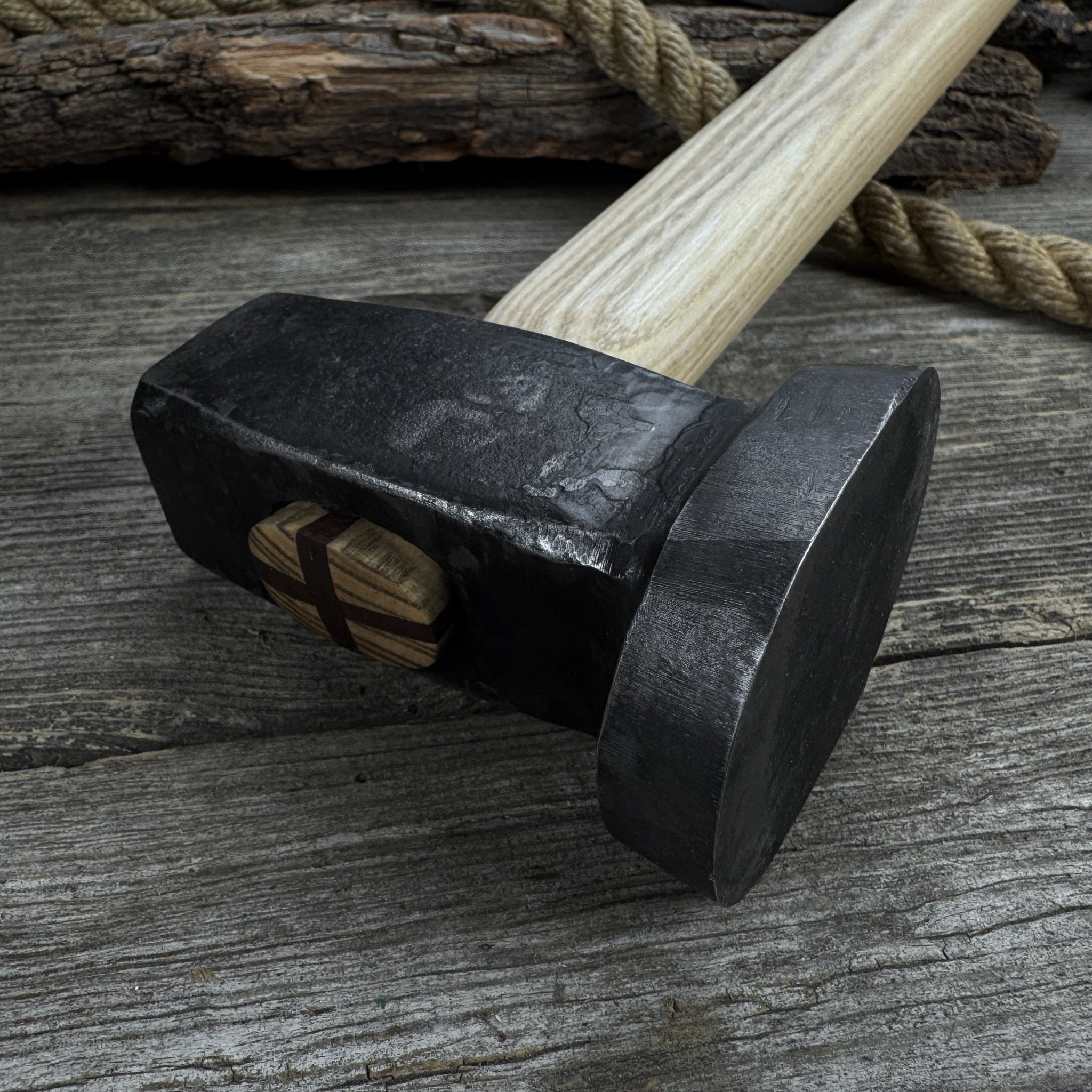 Hand-forged double blacksmith's hammer with ash wood handle weighing 1.5 kg