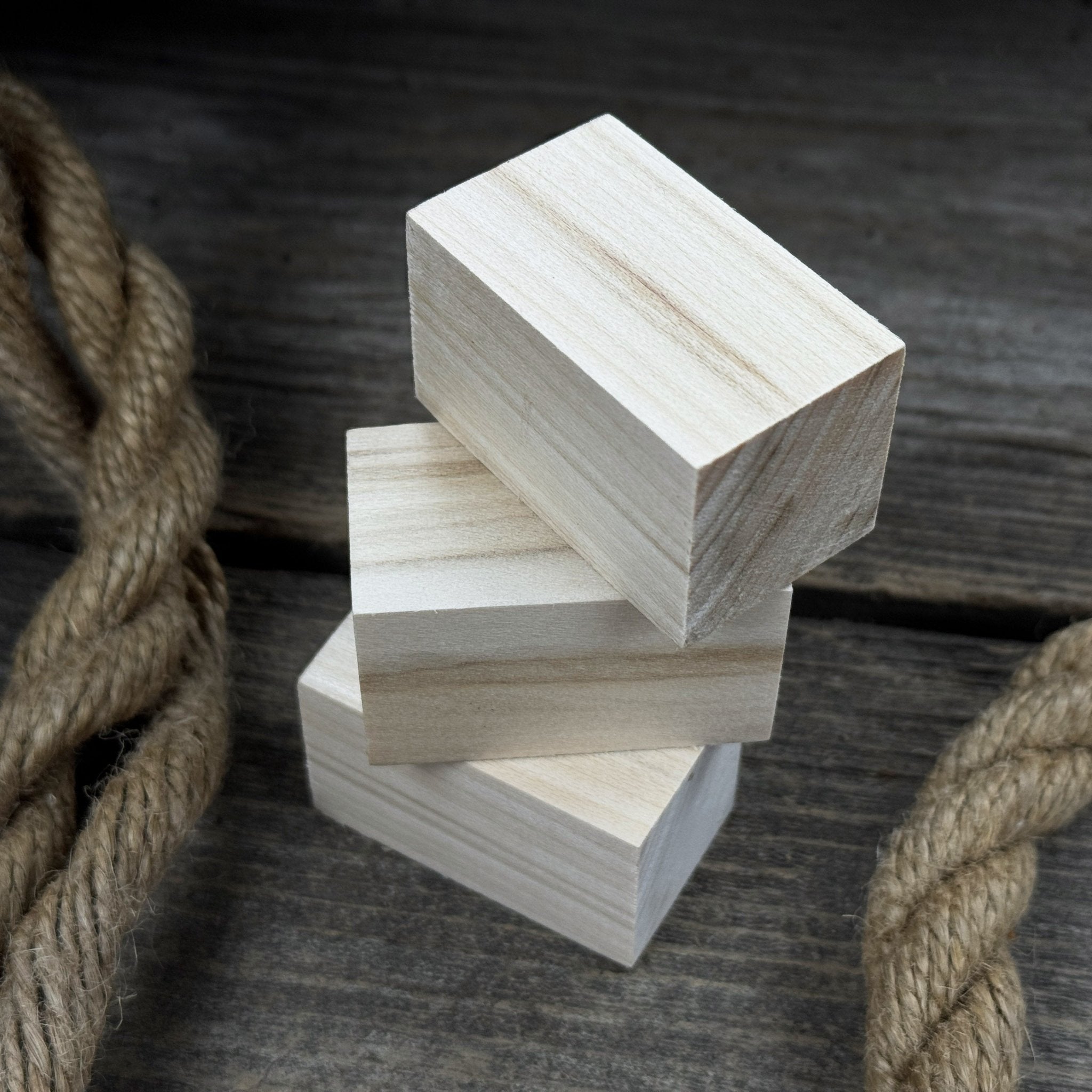 Set of 6 smooth linden wood carving blanks, 5 by 3 by 3 cm, ready for carving and crafting