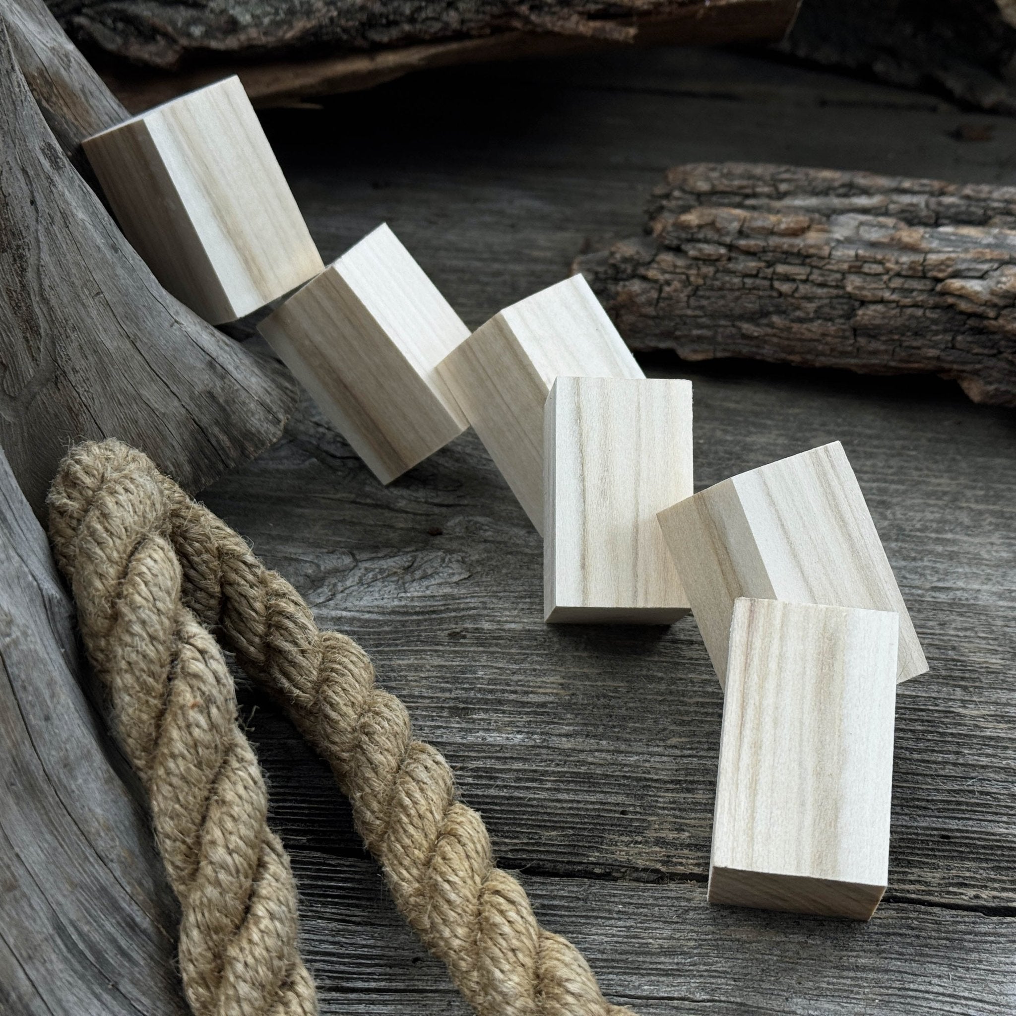 Set of 6 smooth linden wood carving blanks, 5 by 3 by 3 cm, ready for carving and crafting