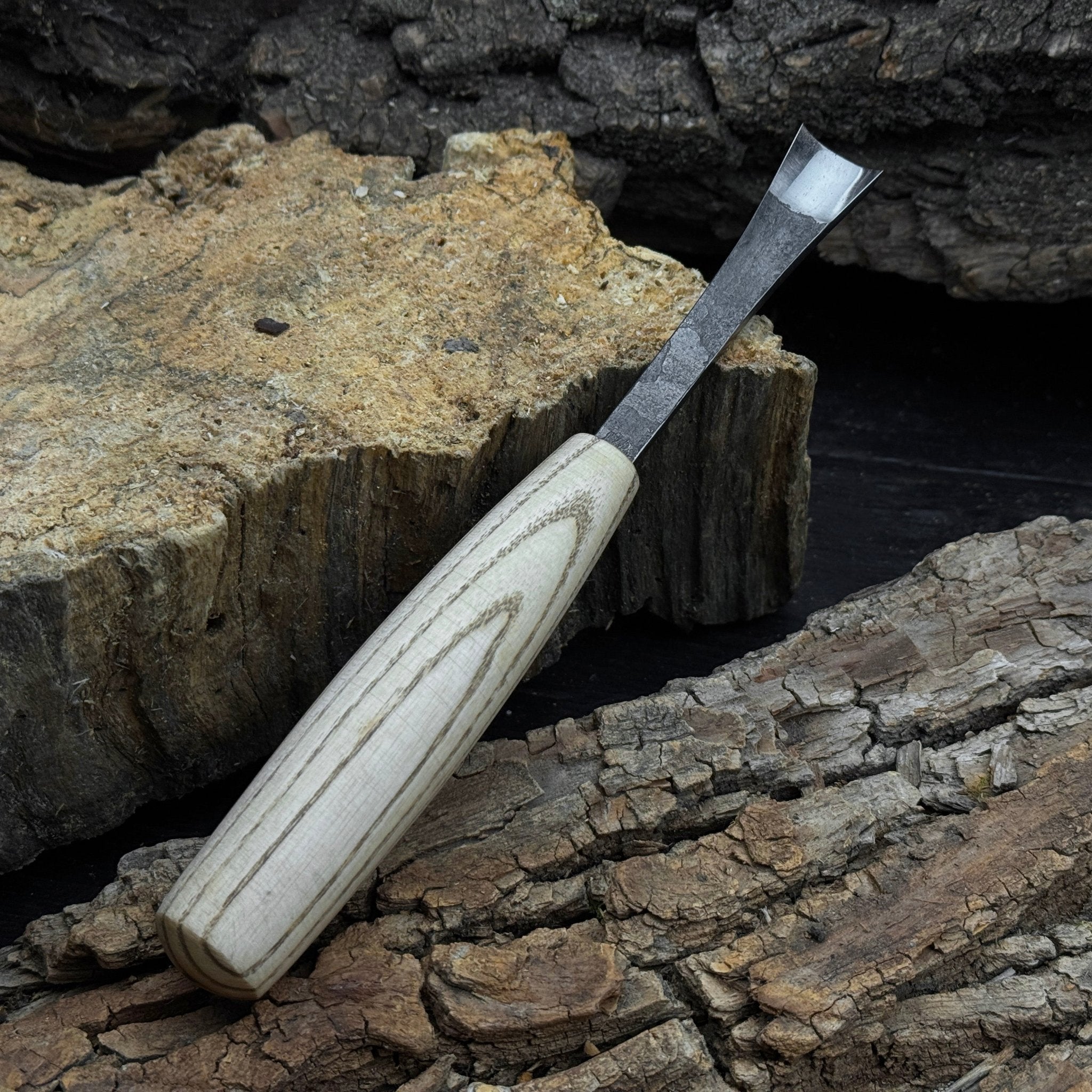 Small Fishtail Chisel with ash wood handle and forged steel blade, available in 15 mm and 20 mm widths
