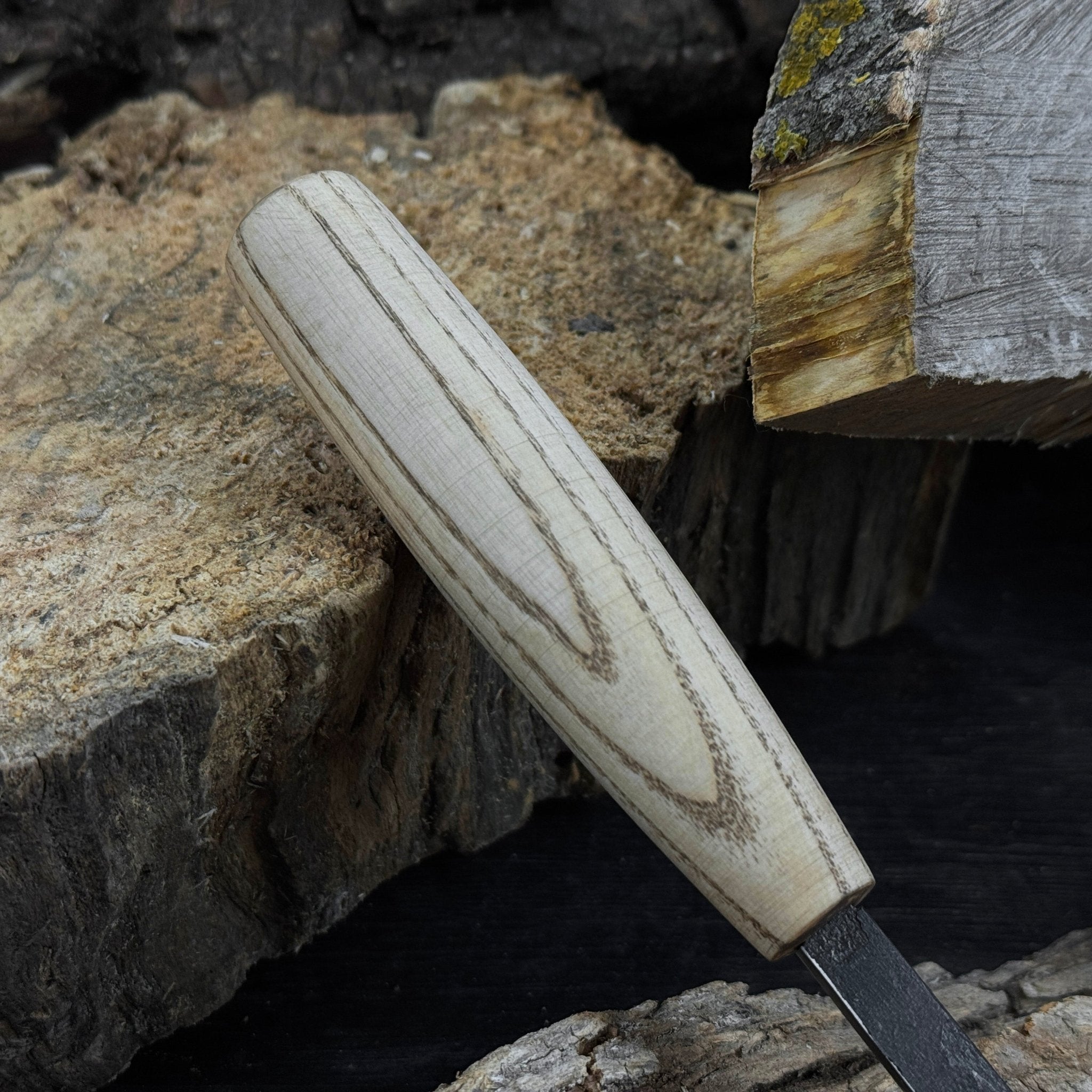 Small Fishtail Chisel with ash wood handle and forged steel blade, available in 15 mm and 20 mm widths