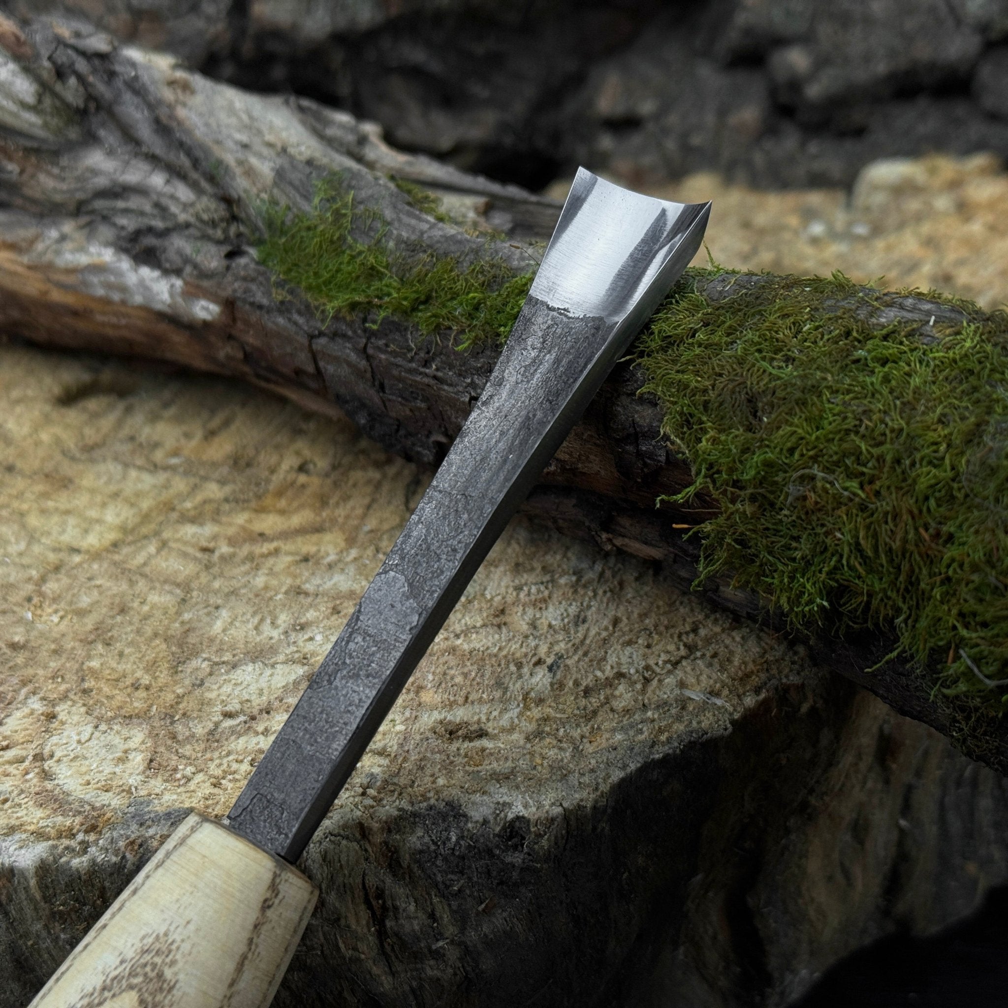 Small Fishtail Chisel with ash wood handle and forged steel blade, available in 15 mm and 20 mm widths