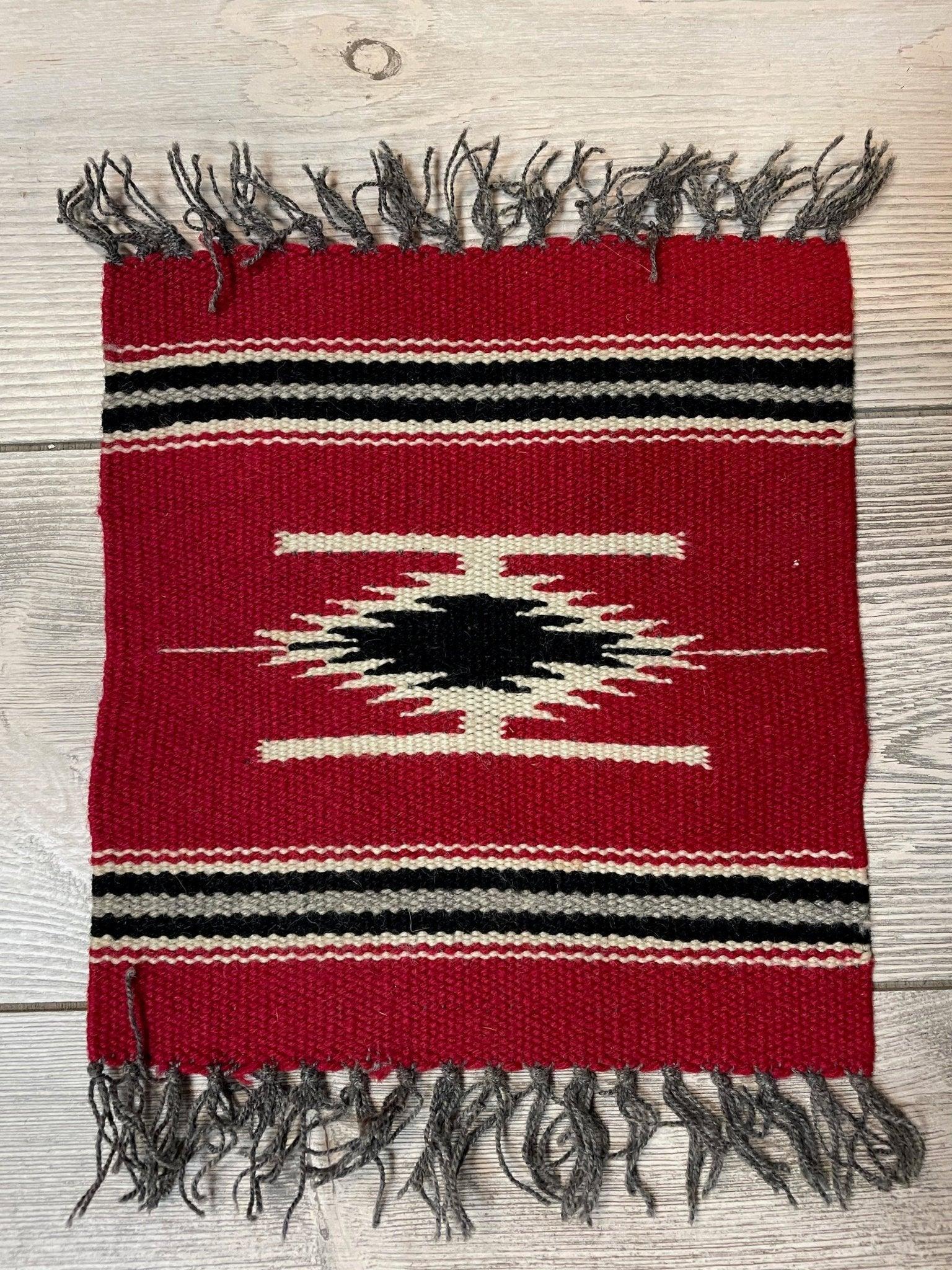 Small Mexican Hand Woven Kilim Rug 9x12 geometric pattern in natural wool, vintage condition