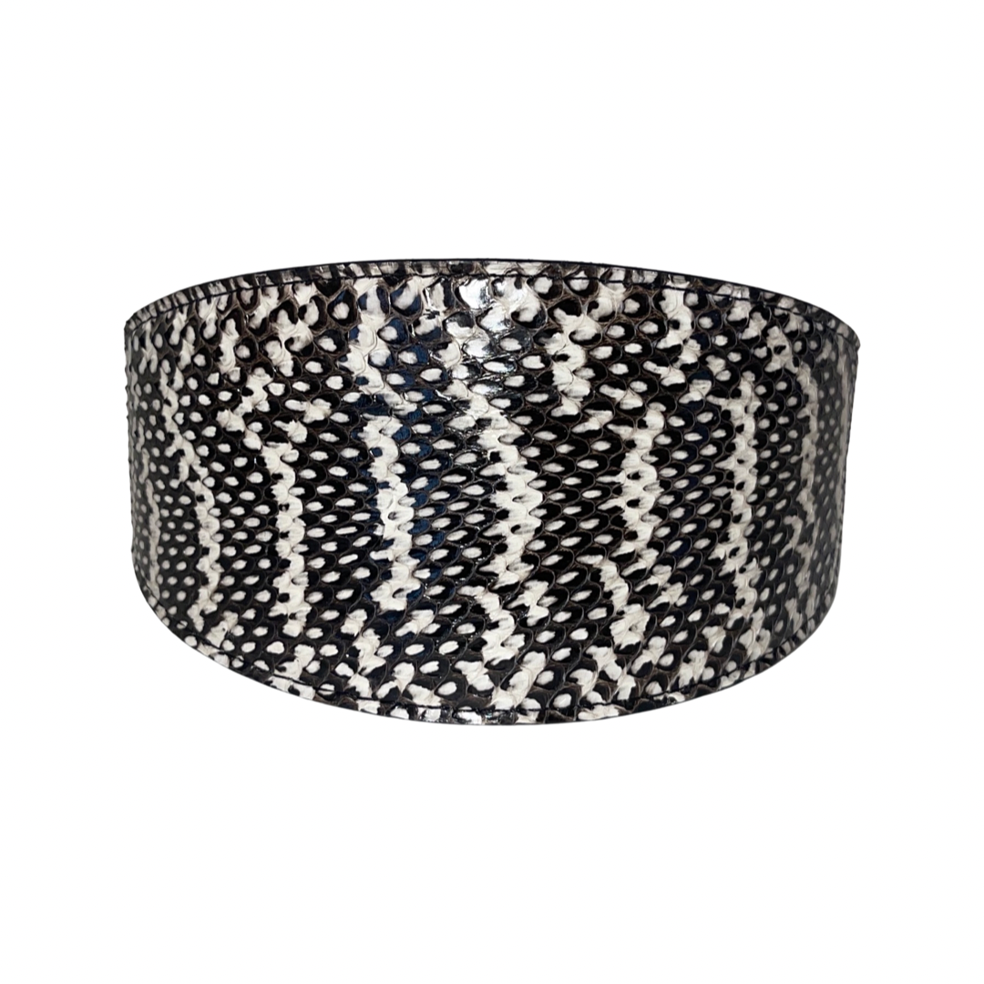 Wide black and white collar with a textured snake pattern featuring alternating bold stripes and small scales, displayed against a white background.
