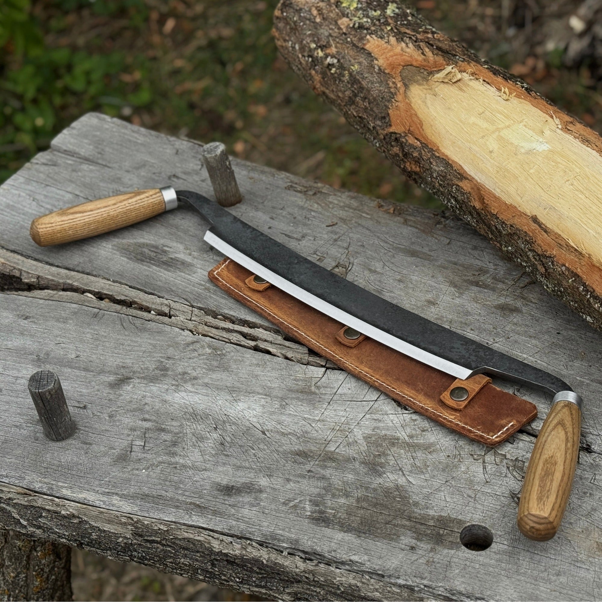 Hand-forged straight drawknife with 26 cm cutting edge and ash wood handles