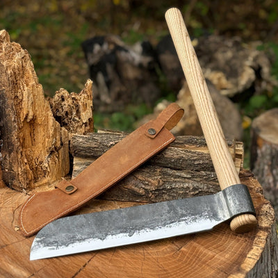 Hand-forged splitting froe with 25.5 cm blade and ash wood handle