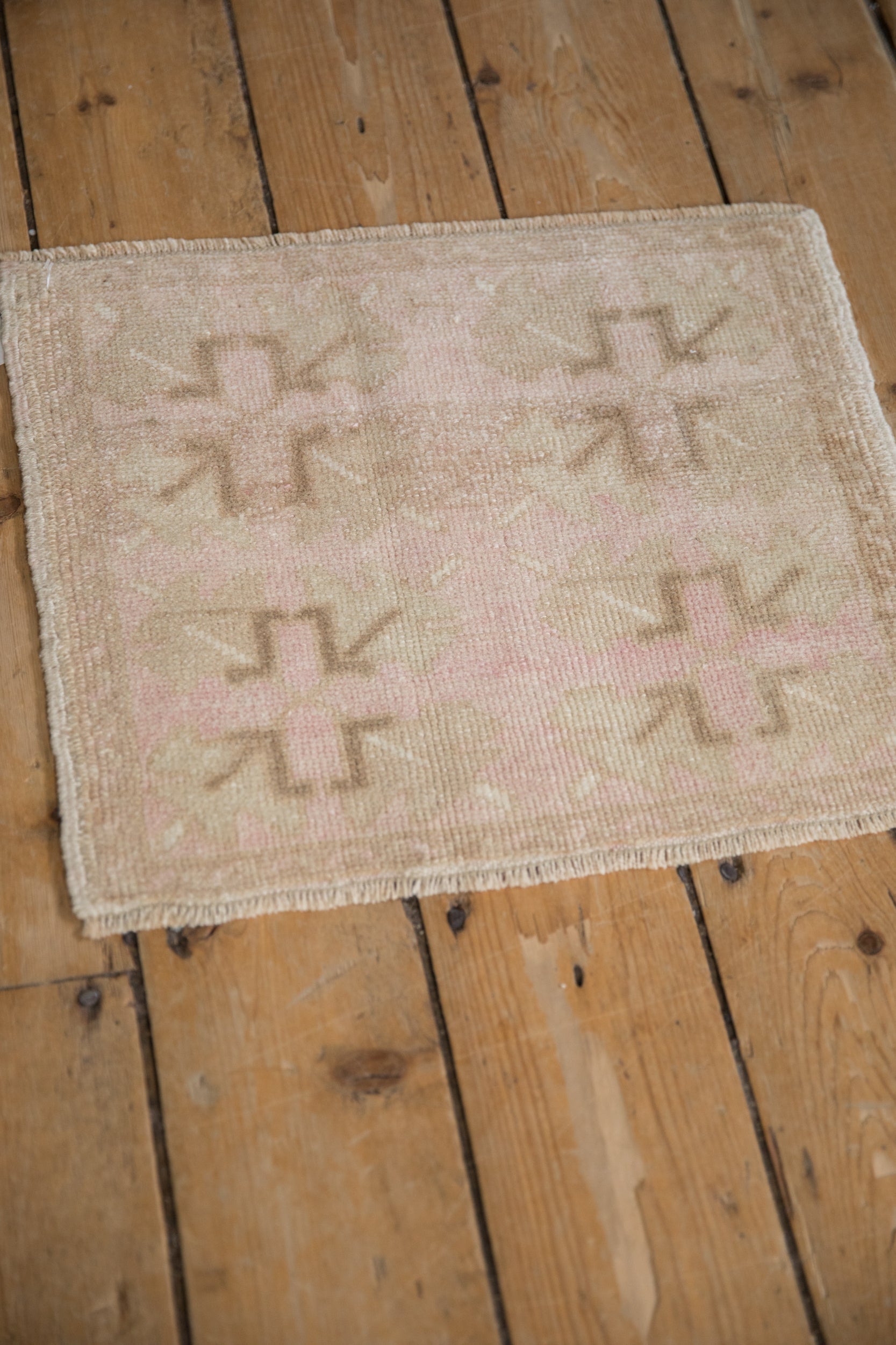1.5x1.5 Vintage Distressed Oushak Square Rug Mat