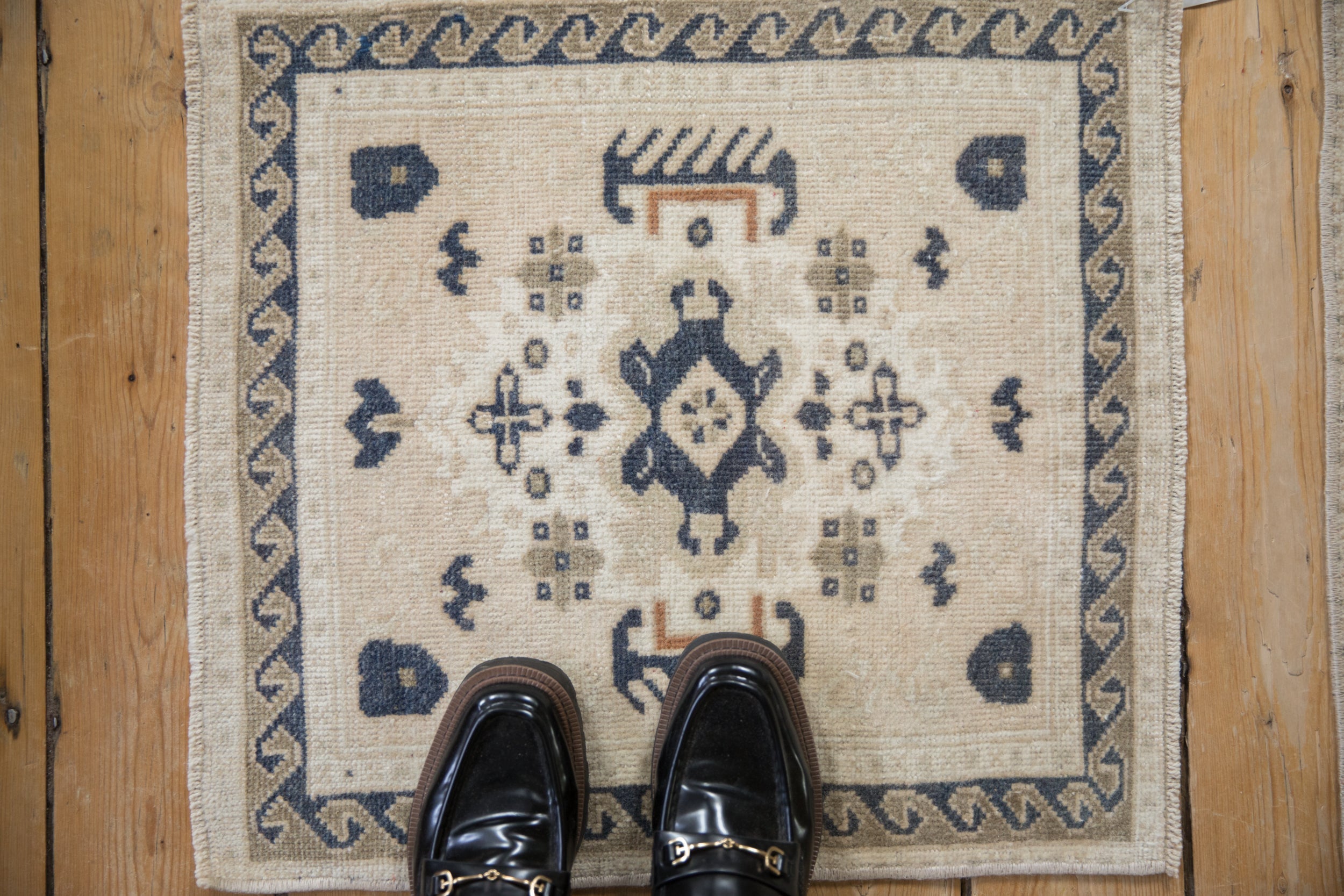 2x2 Vintage Distressed Oushak Square Rug Mat