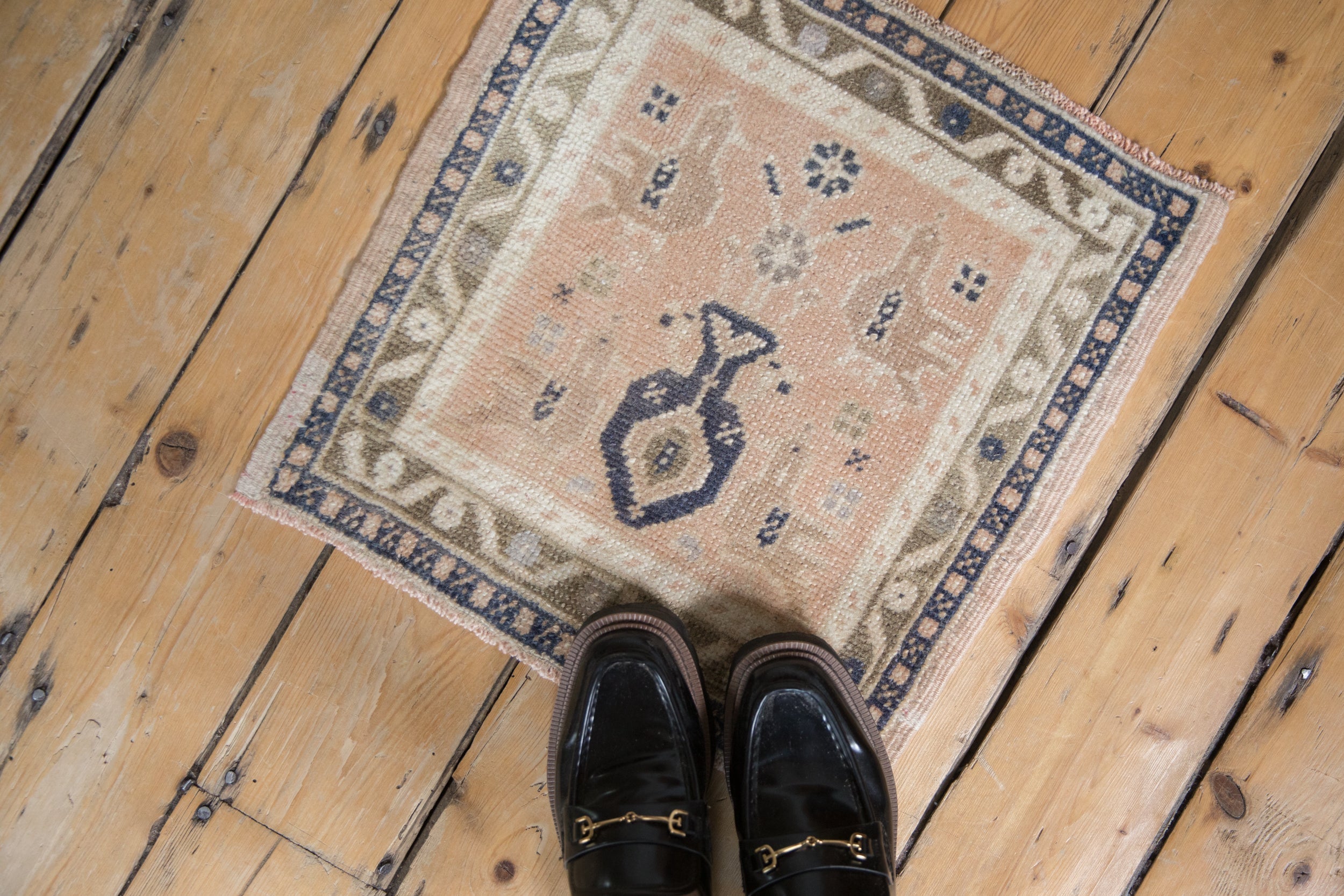 1.5x1.5 Vintage Distressed Oushak Square Rug Mat