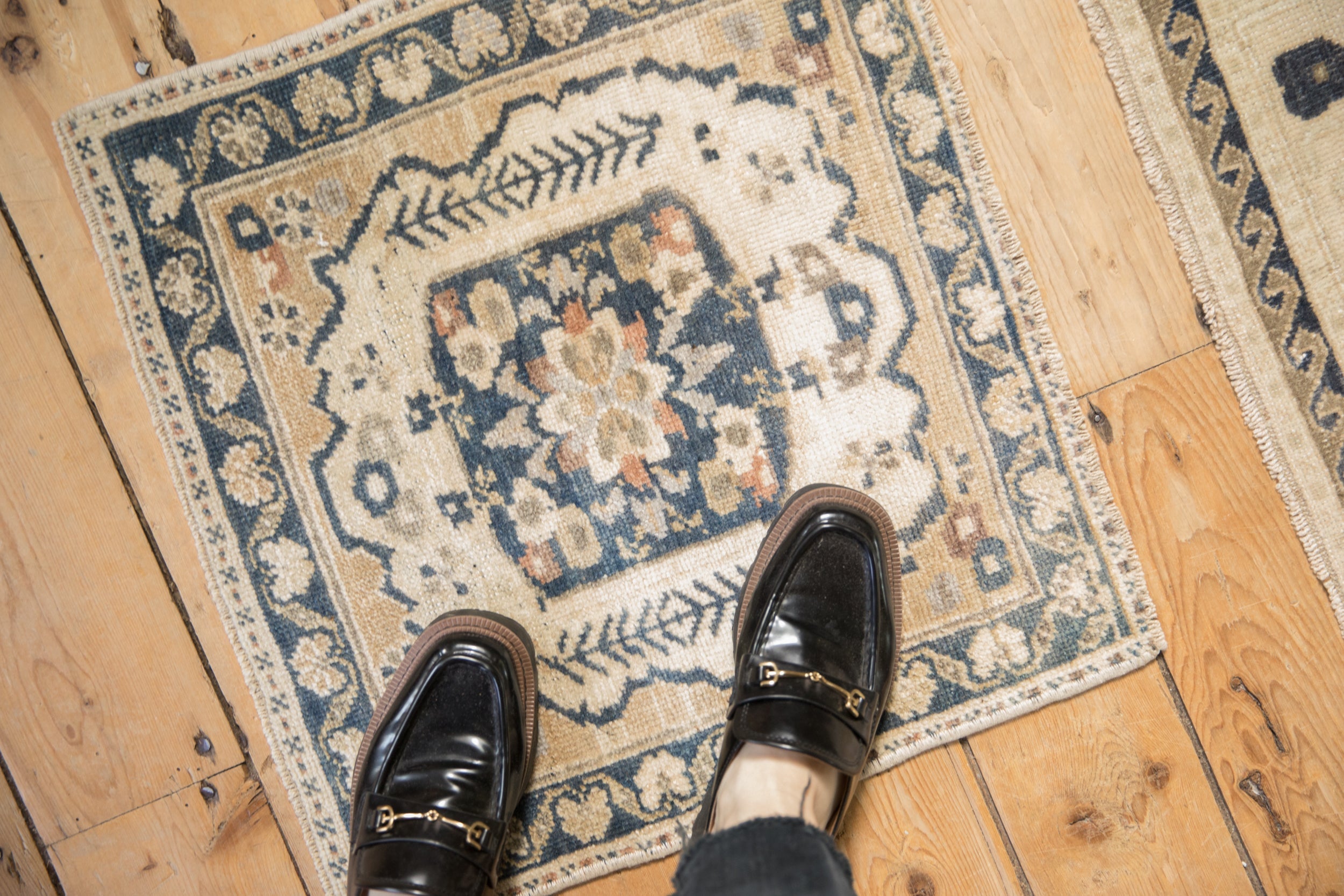 2x2 Vintage Distressed Oushak Square Rug Mat