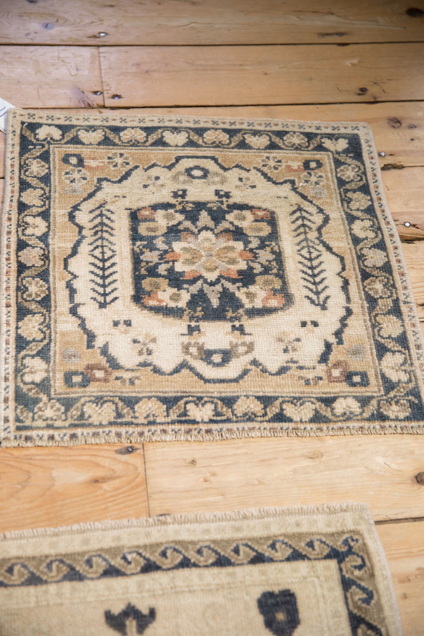 2x2 Vintage Distressed Oushak Square Rug Mat