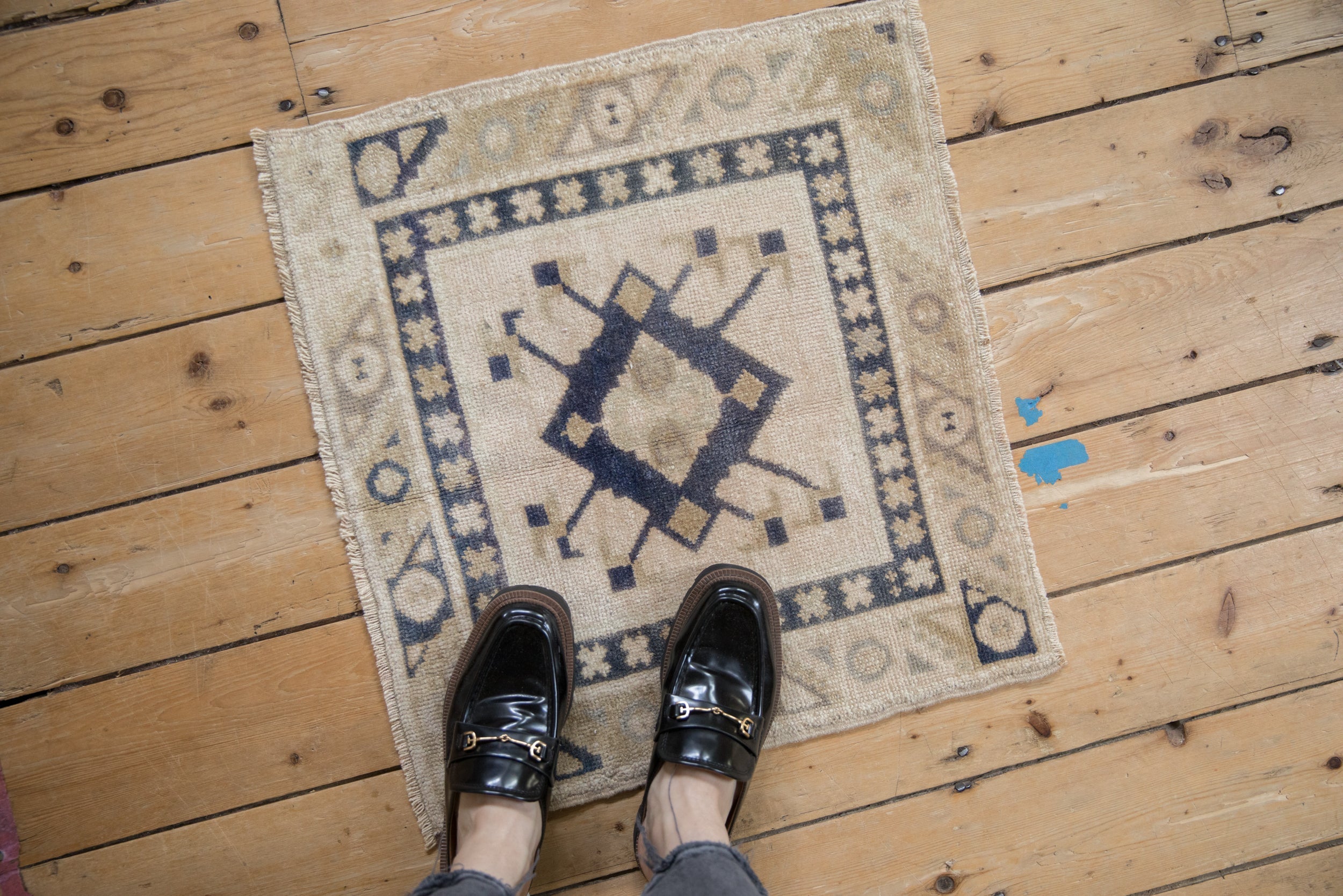 2x2 Vintage Distressed Oushak Square Rug Mat