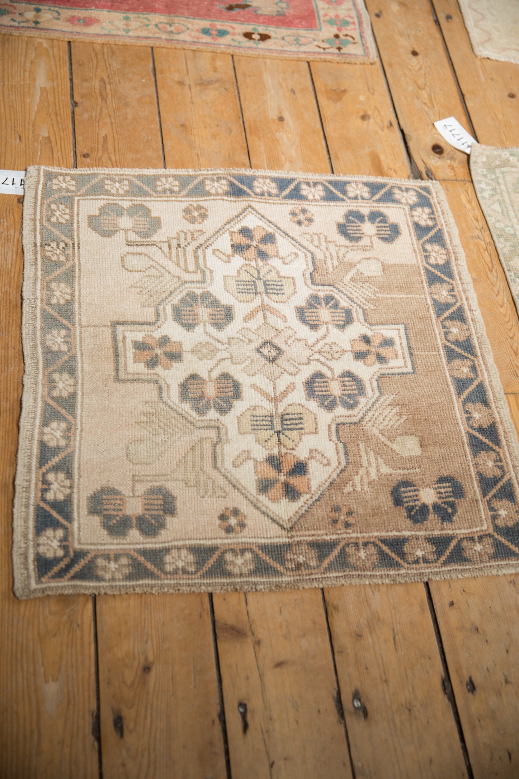 2x2.5 Vintage Distressed Oushak Square Rug Mat