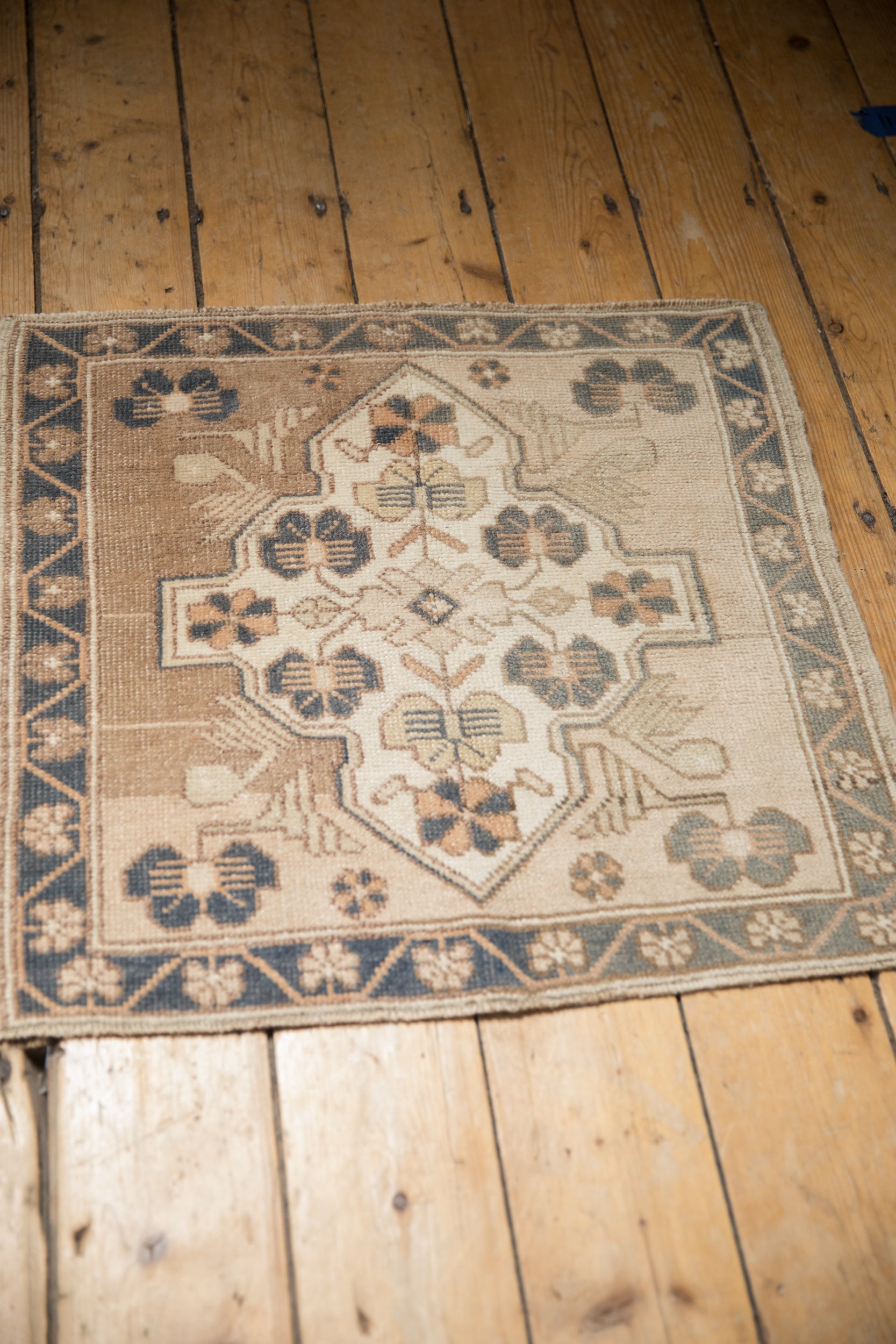 2x2.5 Vintage Distressed Oushak Square Rug Mat