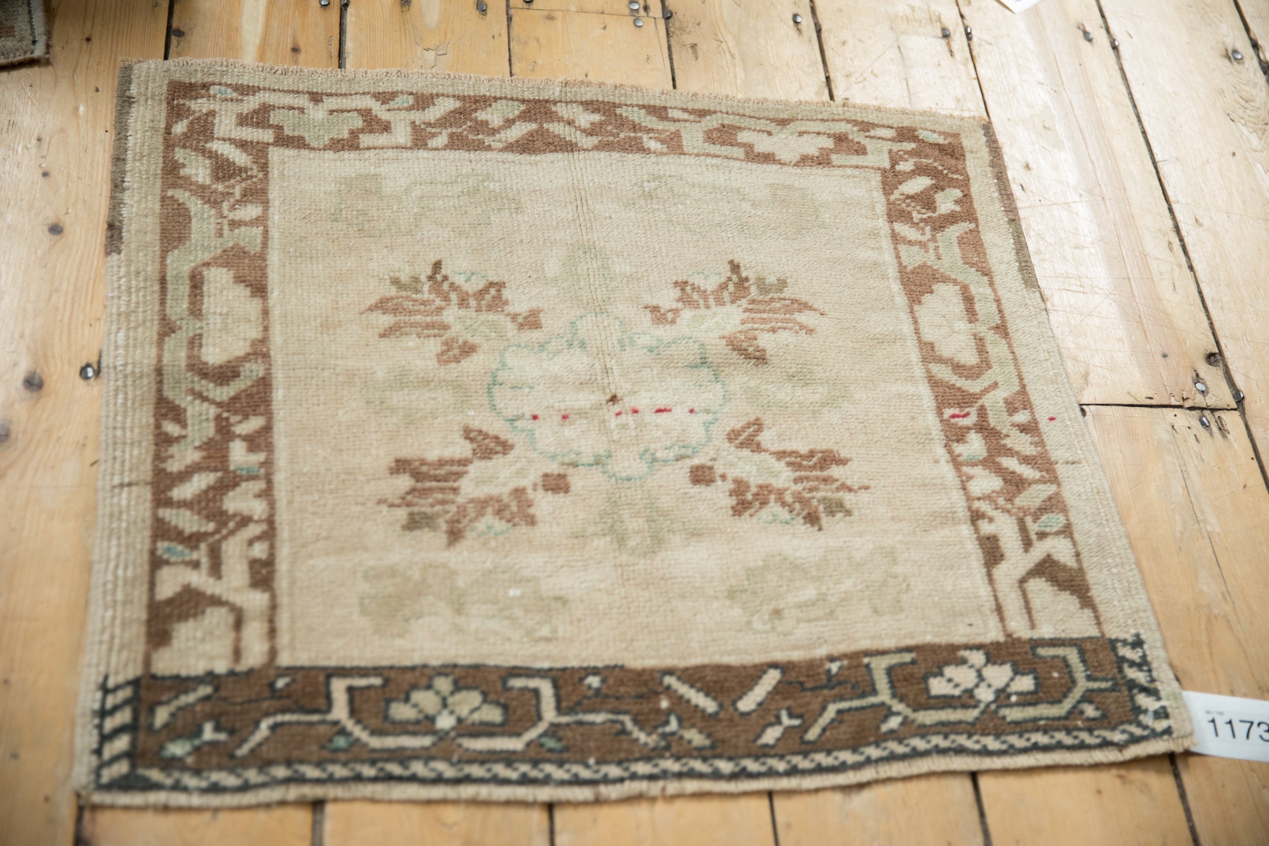 2x2.5 Vintage Distressed Oushak Square Rug Mat