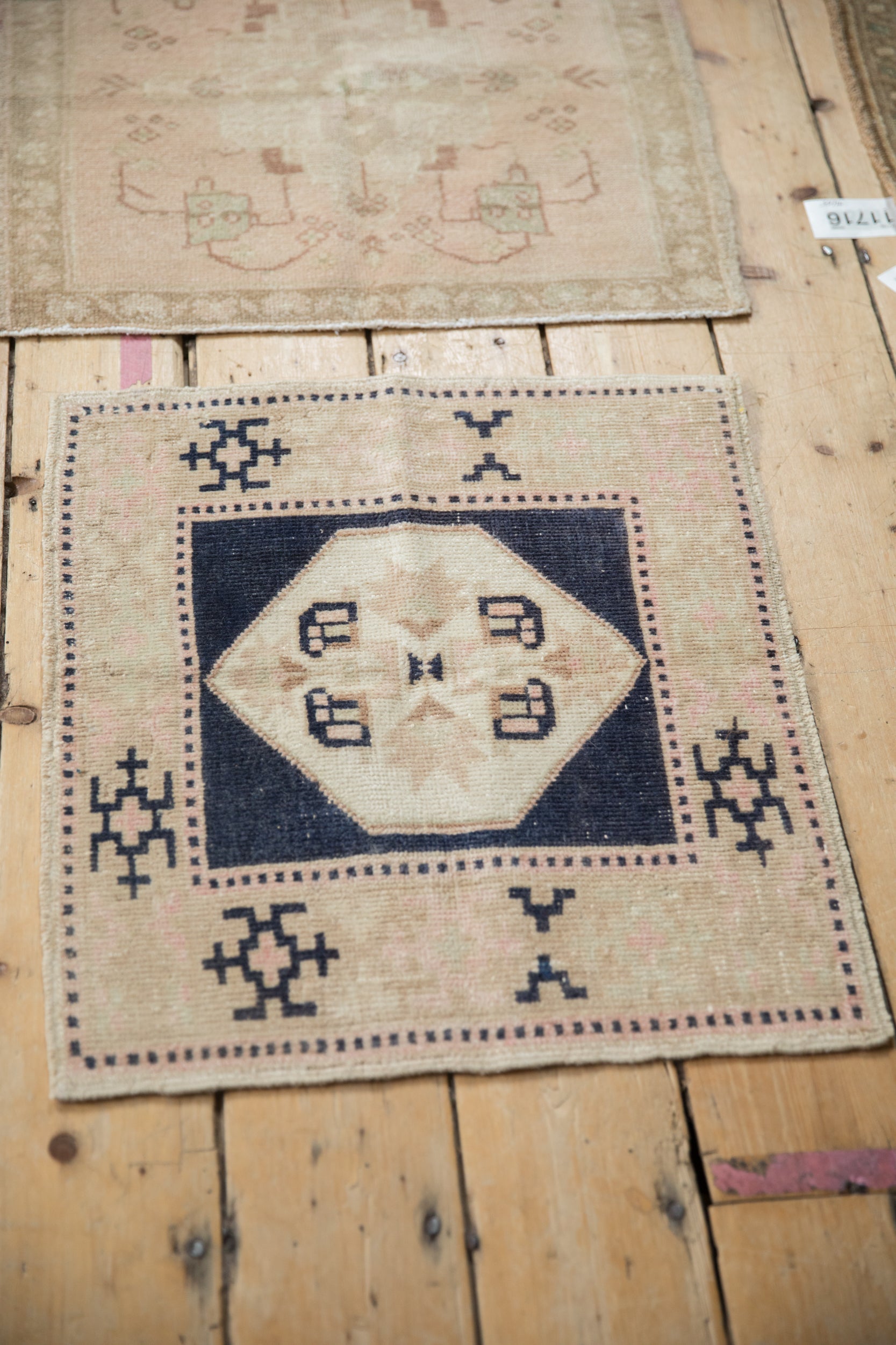 1.5x2 Vintage Distressed Oushak Square Rug Mat