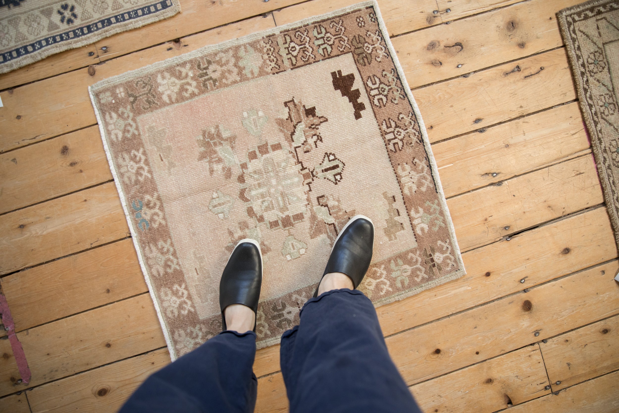 2.5x2.5 Vintage Distressed Oushak Square Rug Mat
