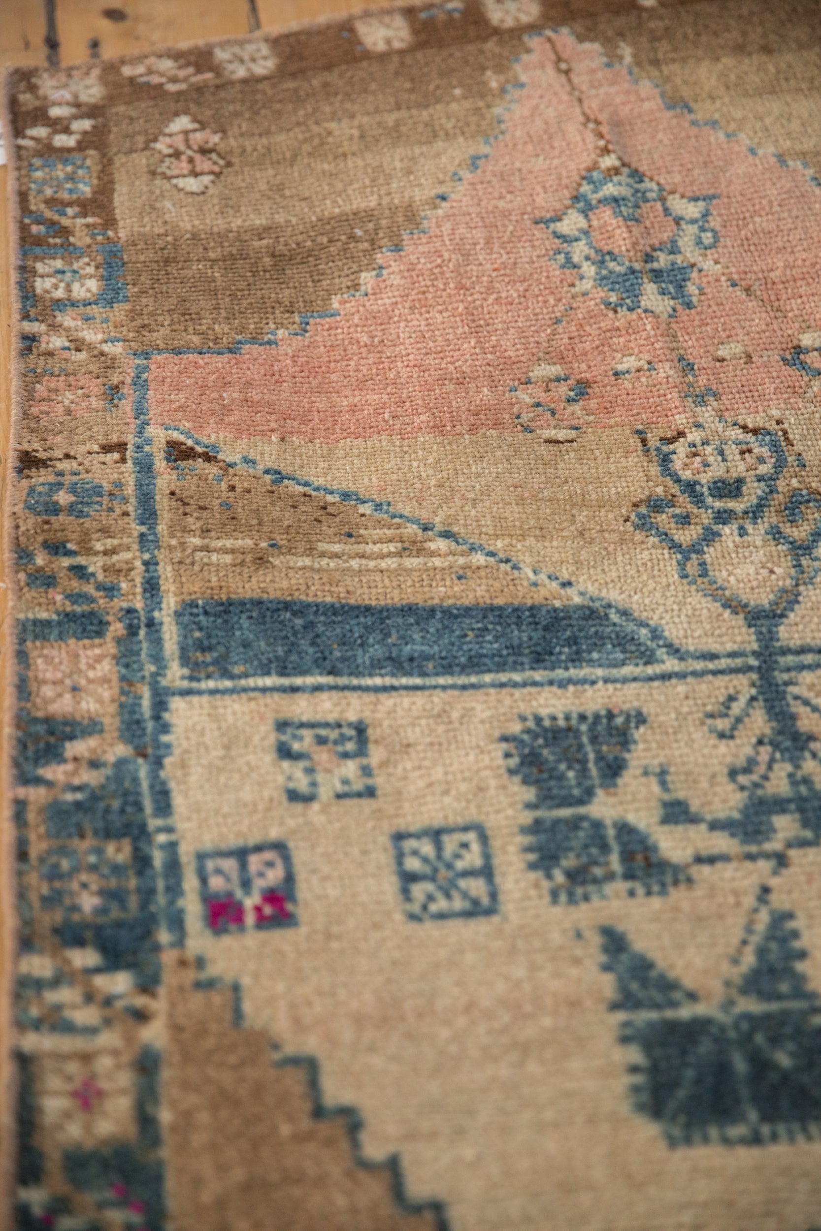 2.5x3.5 Vintage Distressed Kars Rug